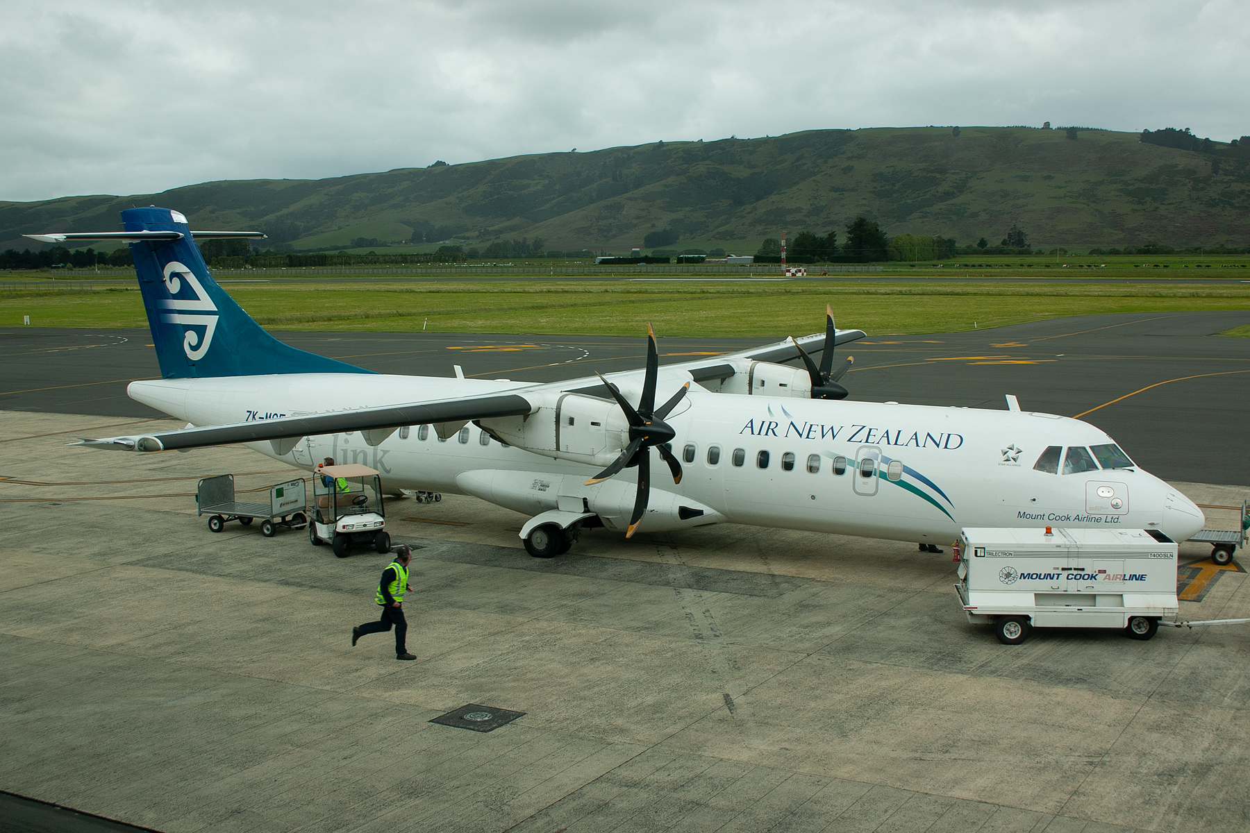 Air New Zealand ATR ATR72-200A ZK-MCF at Dunedin