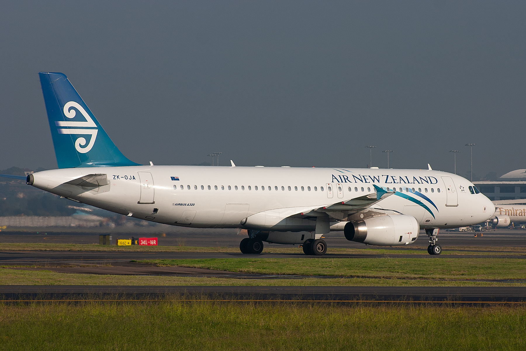 Air New Zealand Airbus A320-200 ZK-OJA at Kingsford Smith