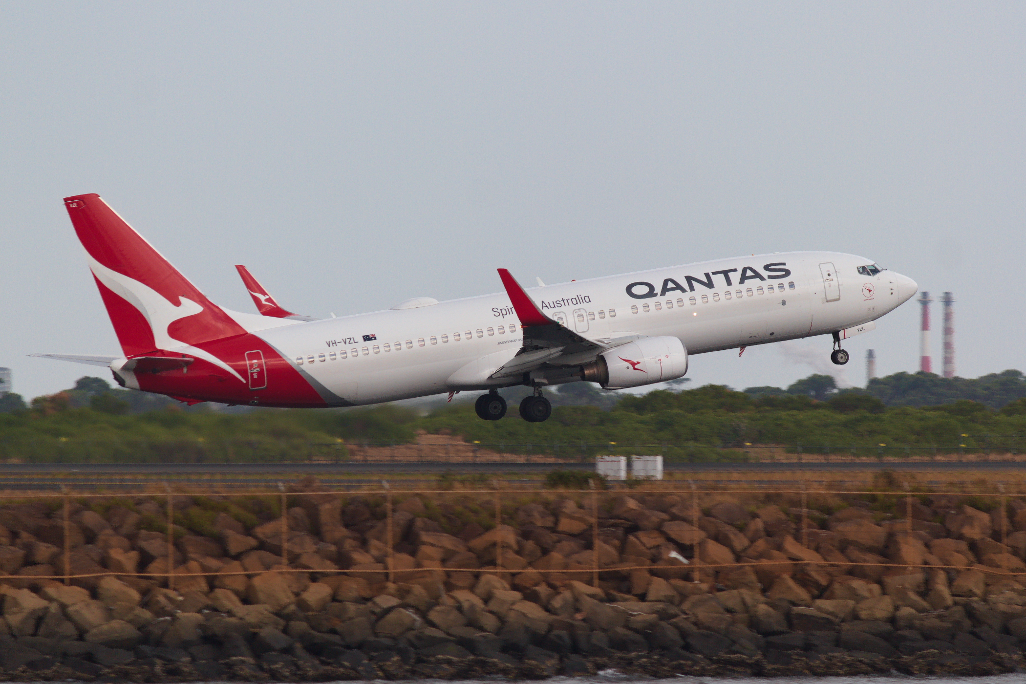 Qantas Boeing 737-800 VH-VZL at Kingsford Smith
