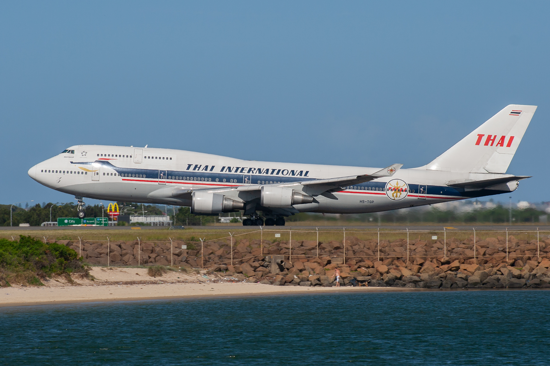 Thai Airways Boeing 747-400 HS-TGP at Kingsford Smith