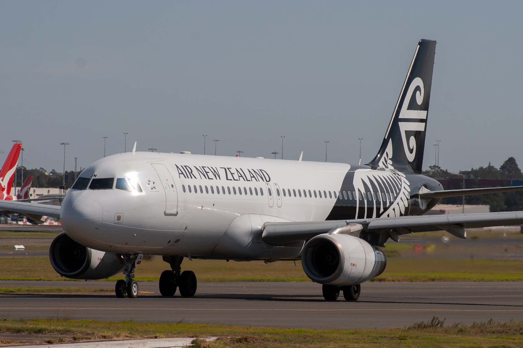 Air New Zealand Airbus A320-200 ZK-OJM at Kingsford Smith
