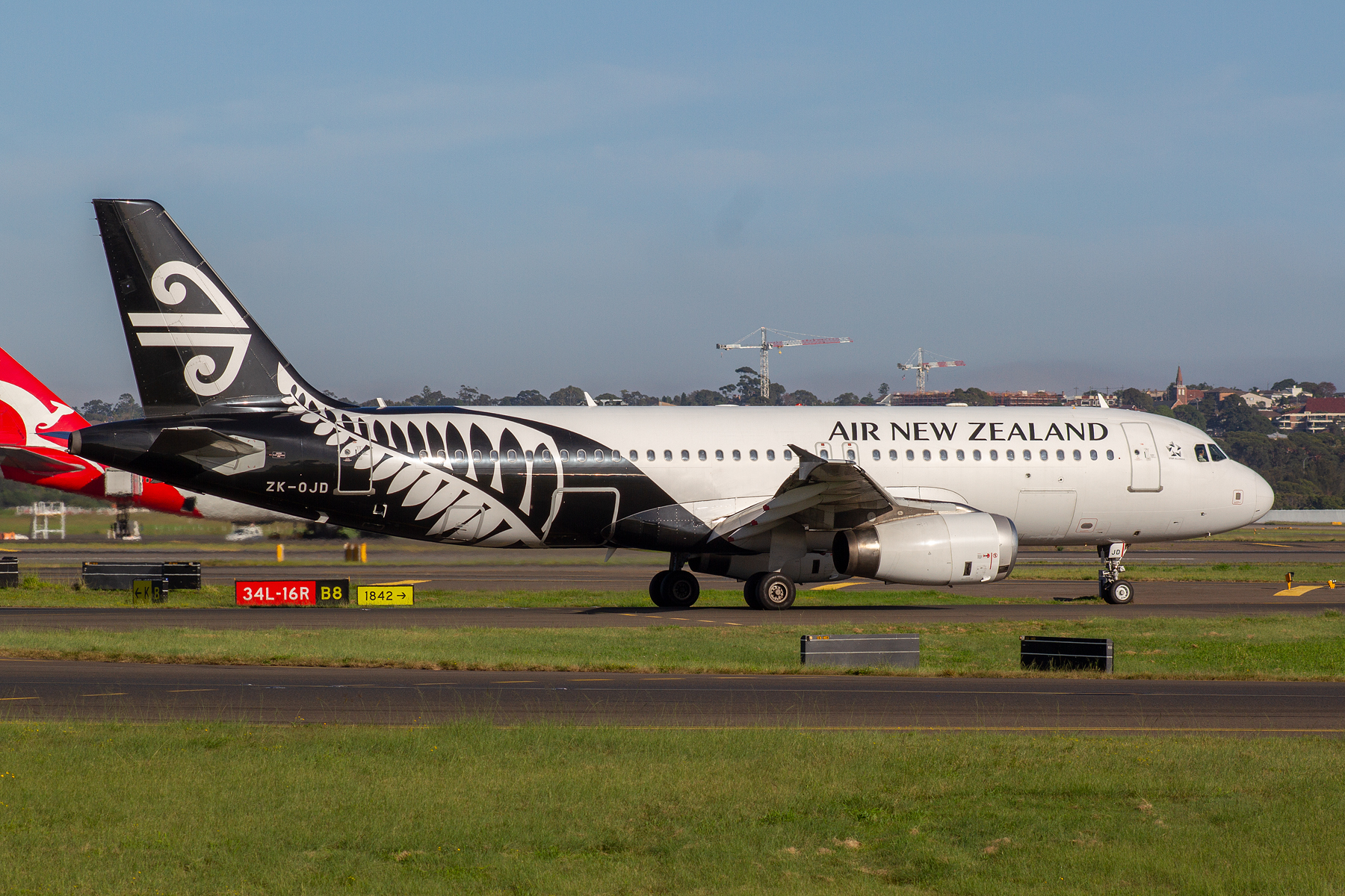 Air New Zealand Airbus A320-200 ZK-OJD at Kingsford Smith