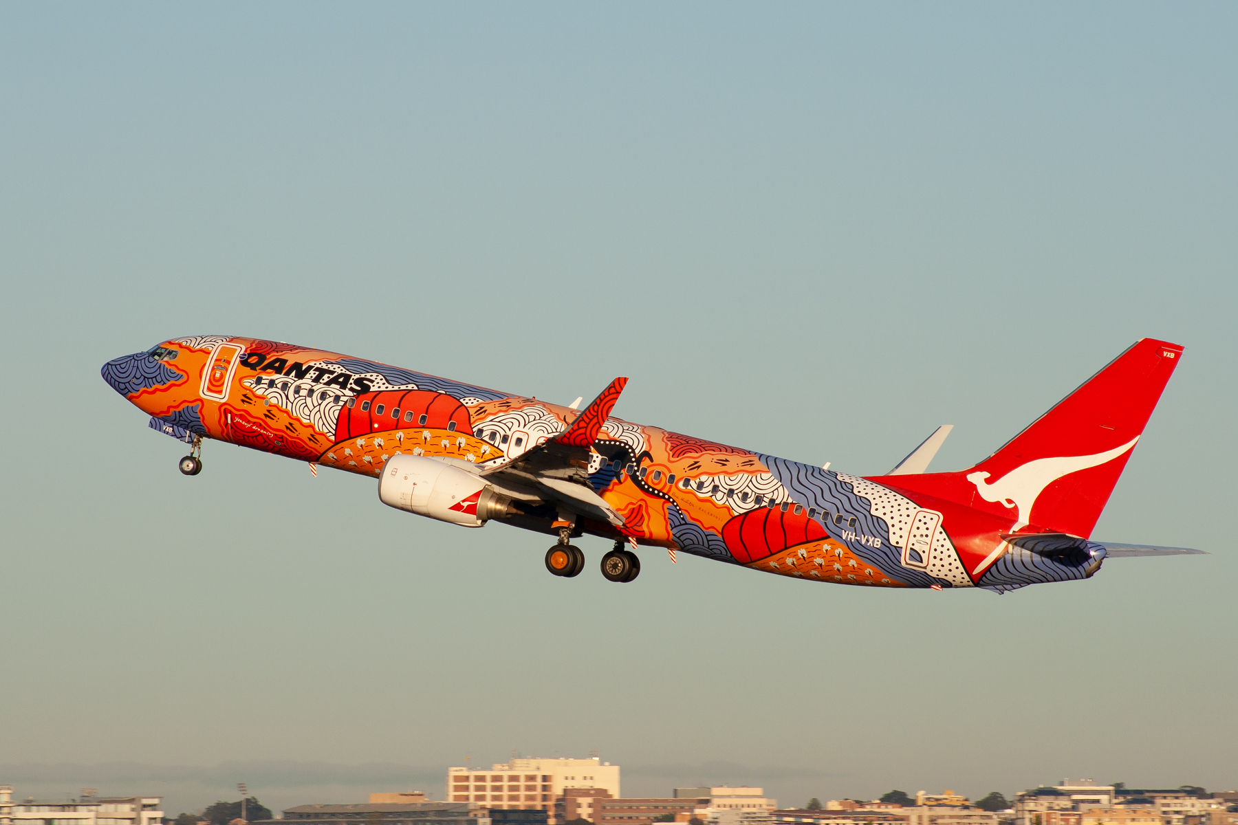 Qantas Boeing 737-800 VH-VXB at Kingsford Smith