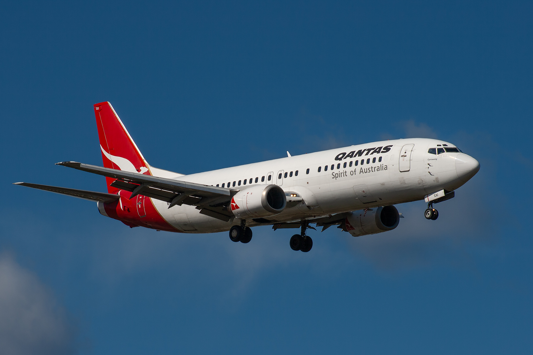 Qantas Boeing 737-400 VH-TJU at Kingsford Smith