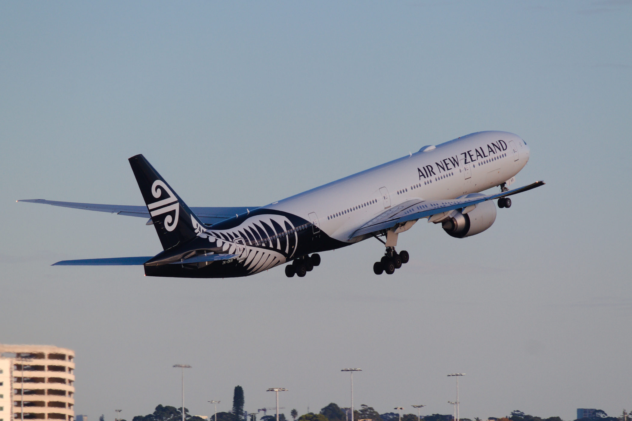Air New Zealand Boeing 777-300ER ZK-OKR at Kingsford Smith