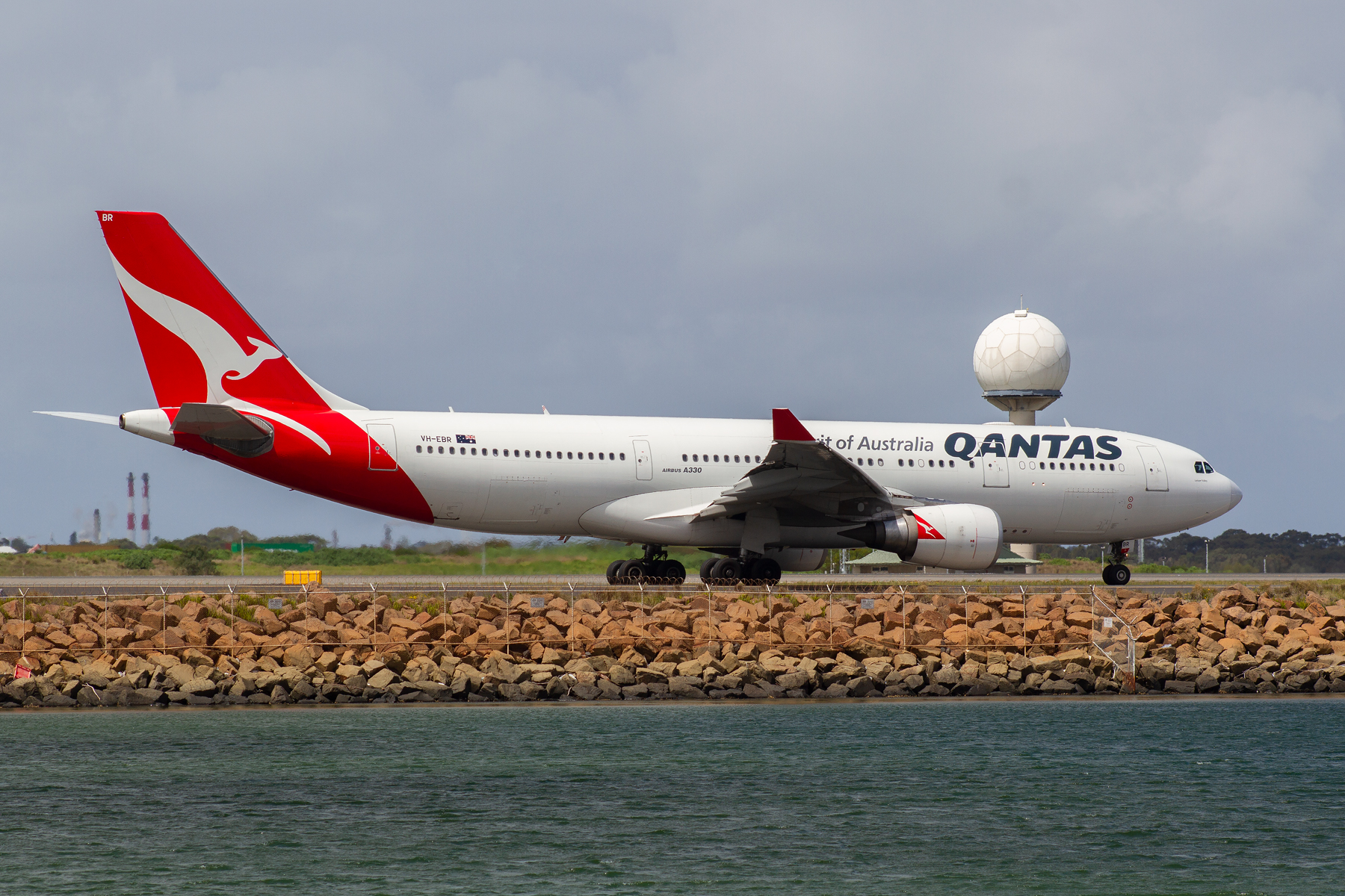Qantas Airbus A330-200 VH-EBR at Kingsford Smith