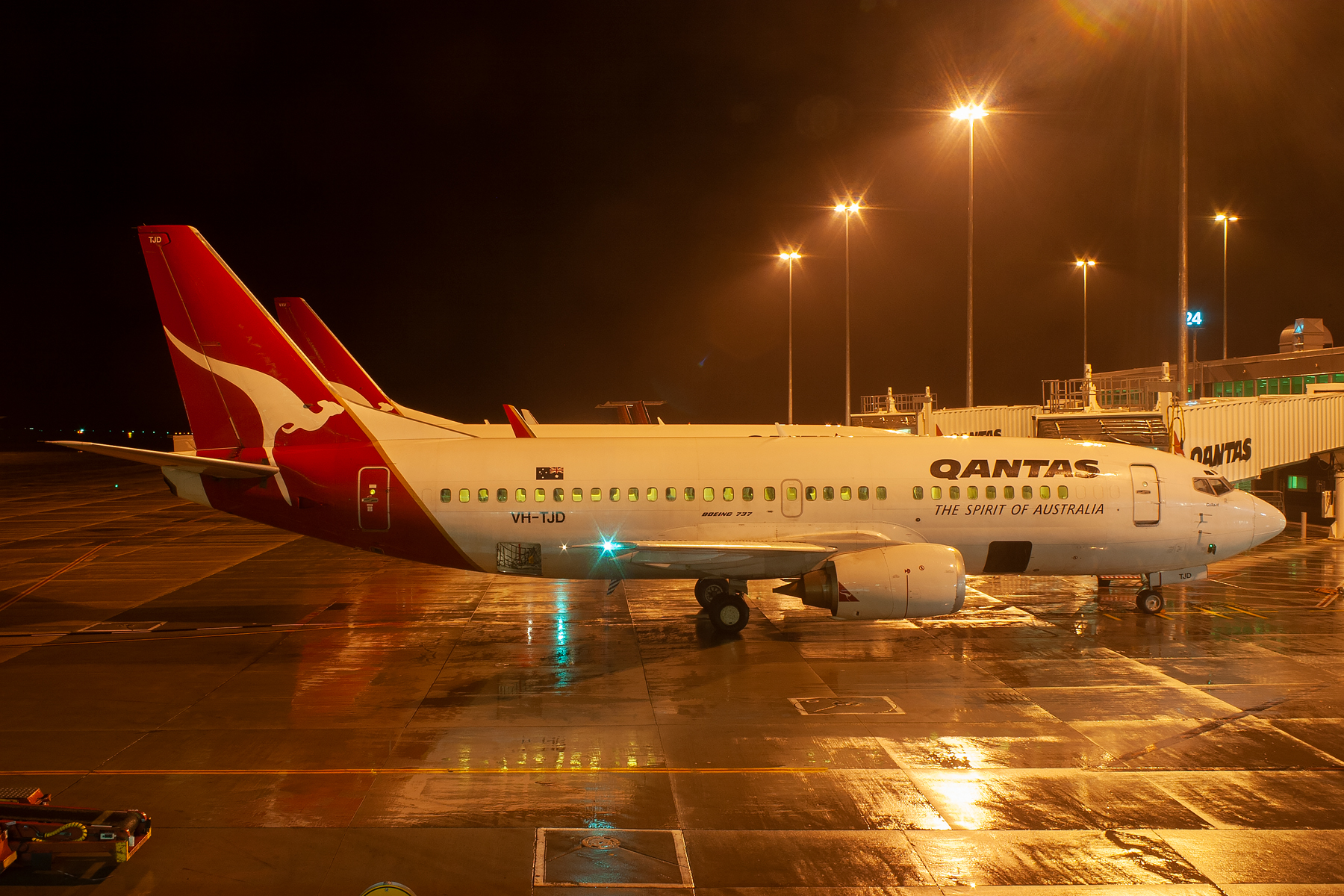 Qantas Boeing 737-300 VH-TJD at Tullamarine