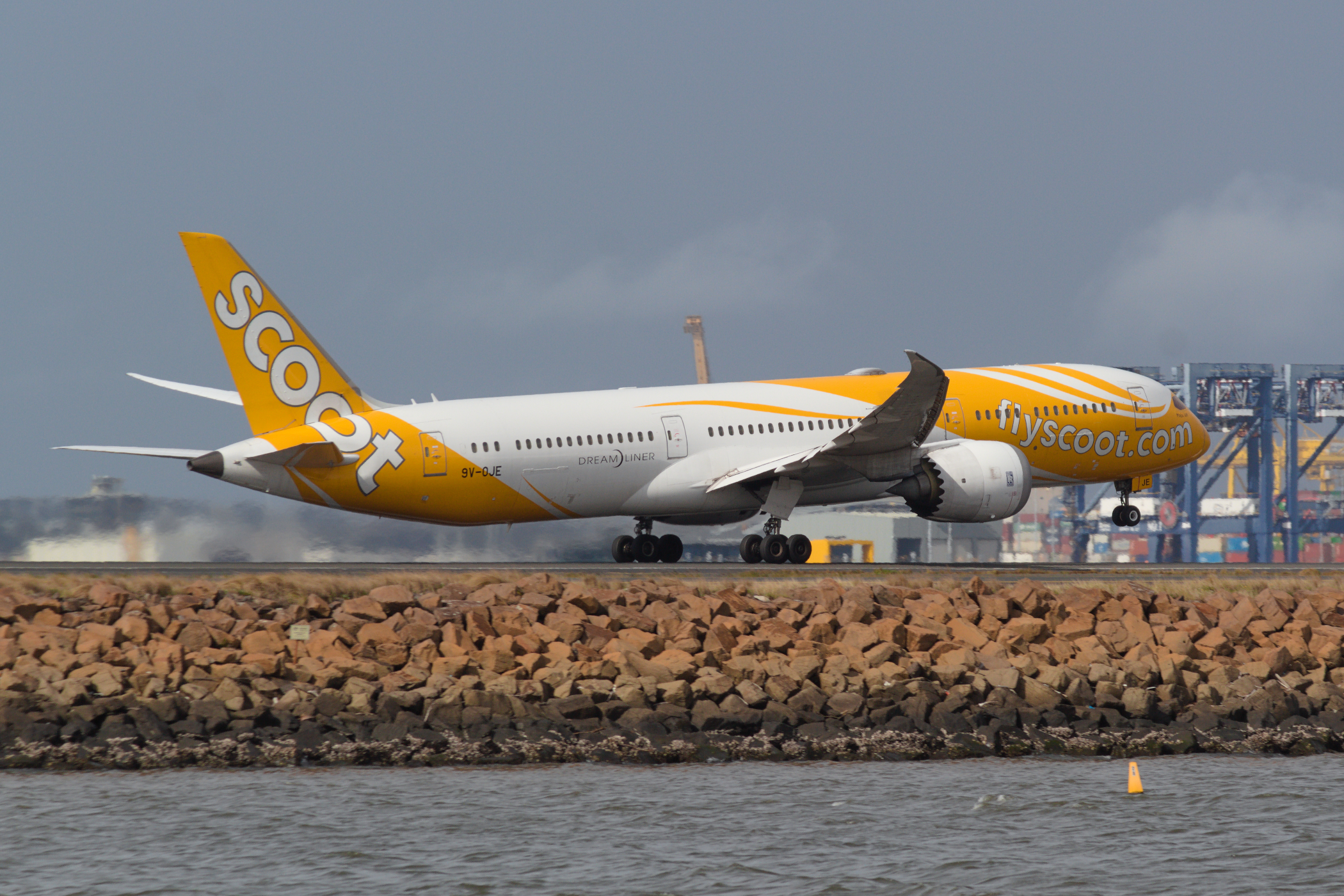 Scoot Boeing 787-900 9V-OJE at Kingsford Smith