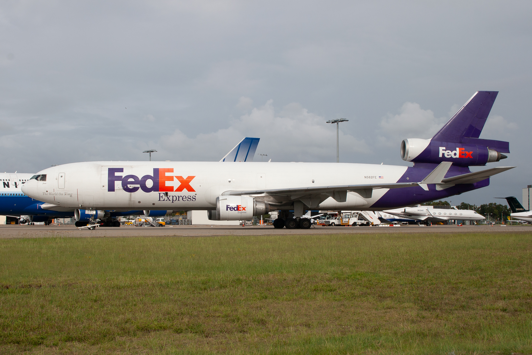 Federal Express McDonnell Douglas MD11 N582FE at Kingsford Smith