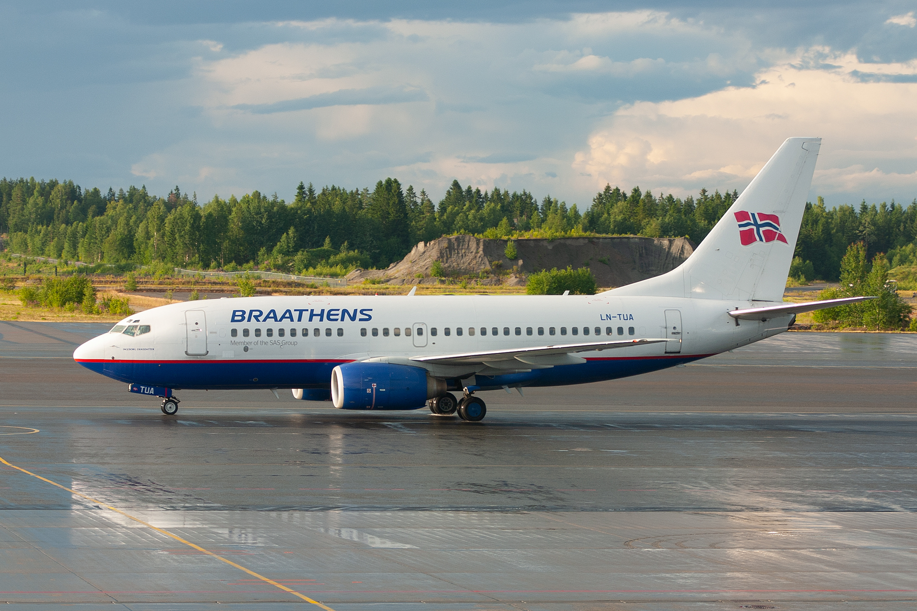 SAS Braathens Boeing 737-700 LN-TUA at Gardermoen