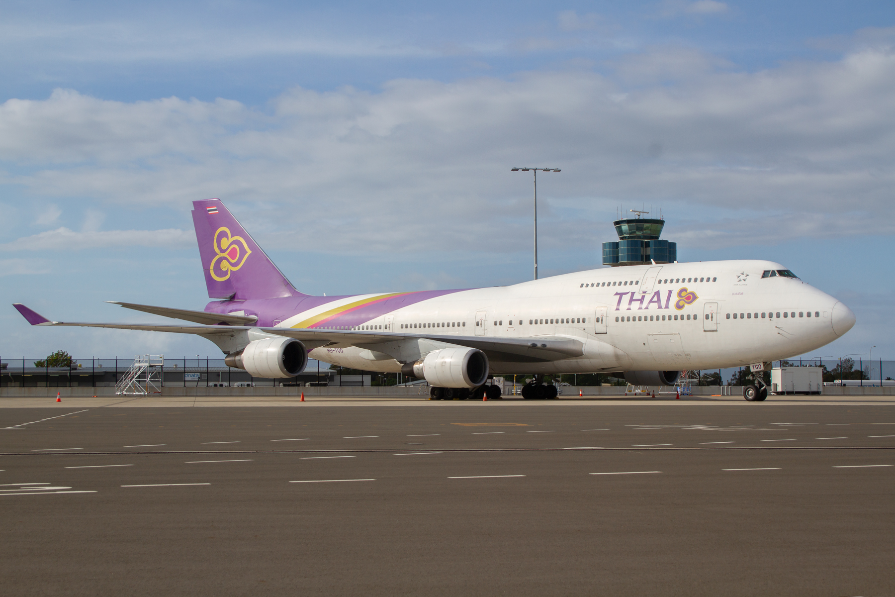 Thai Airways Boeing 747-400 HS-TGO at Kingsford Smith