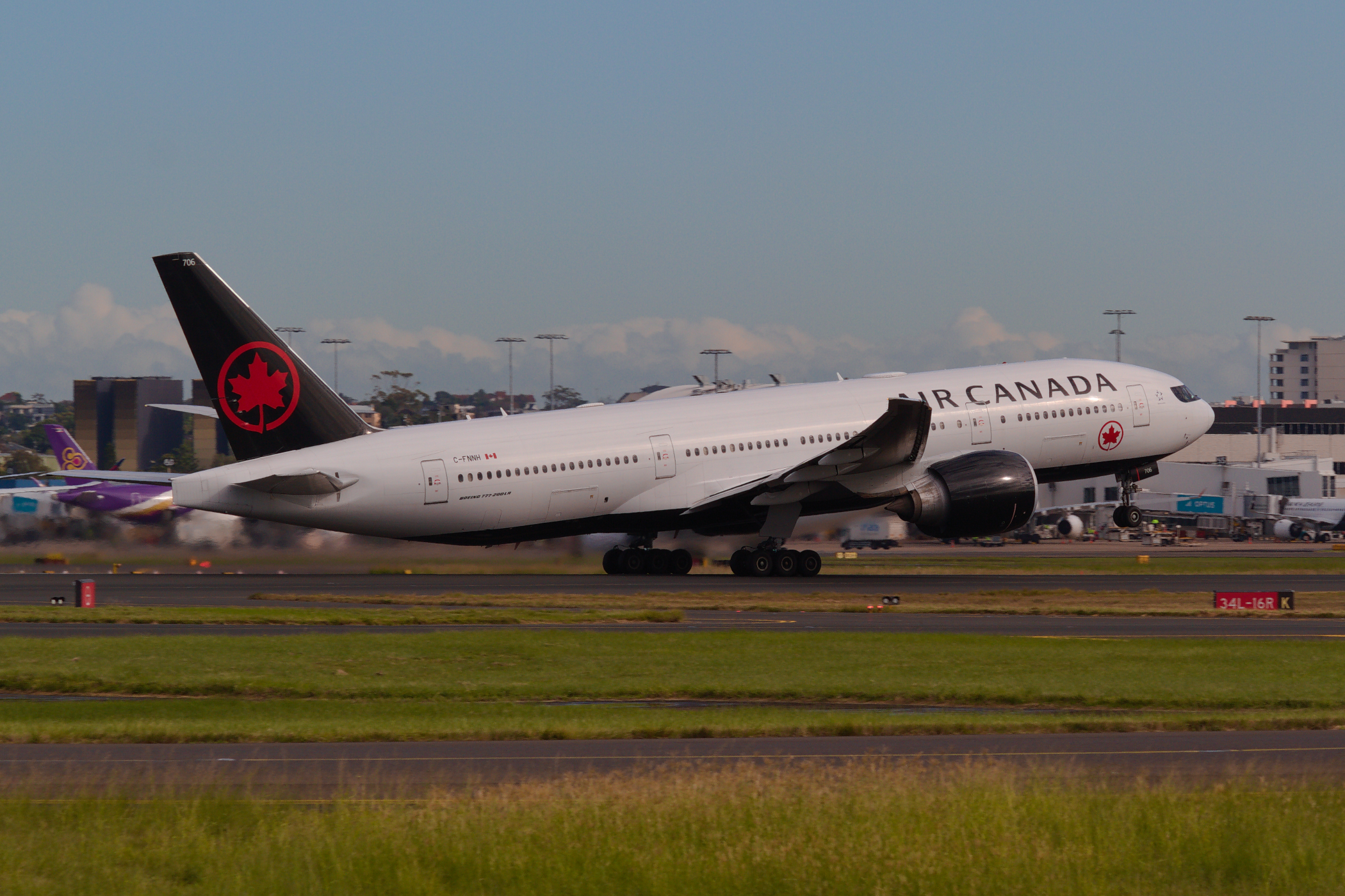 Air Canada Boeing 777-200LR C-FNNH at Kingsford Smith