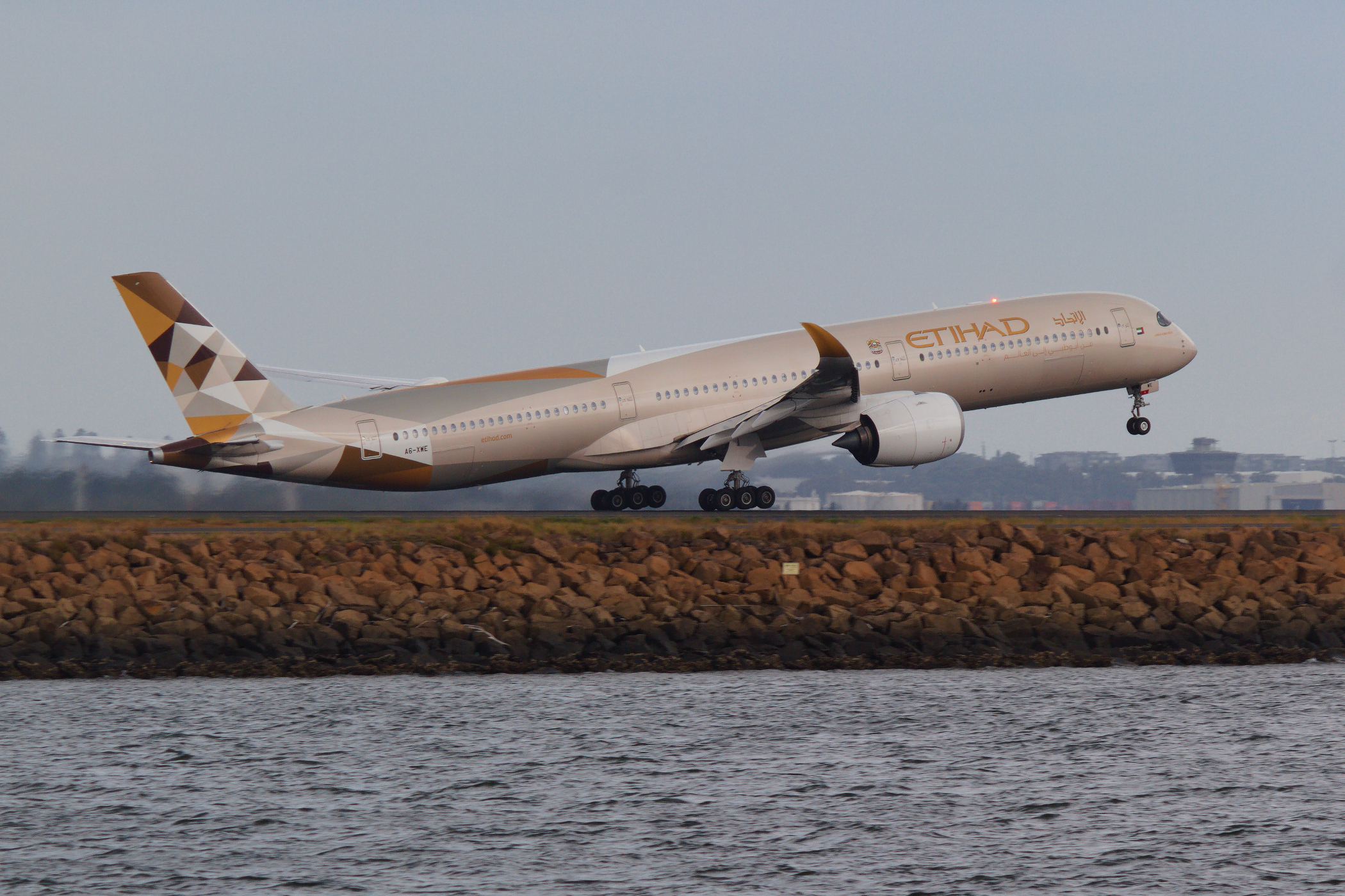 Etihad Airways Airbus A350-1000 A6-XWE at Kingsford Smith