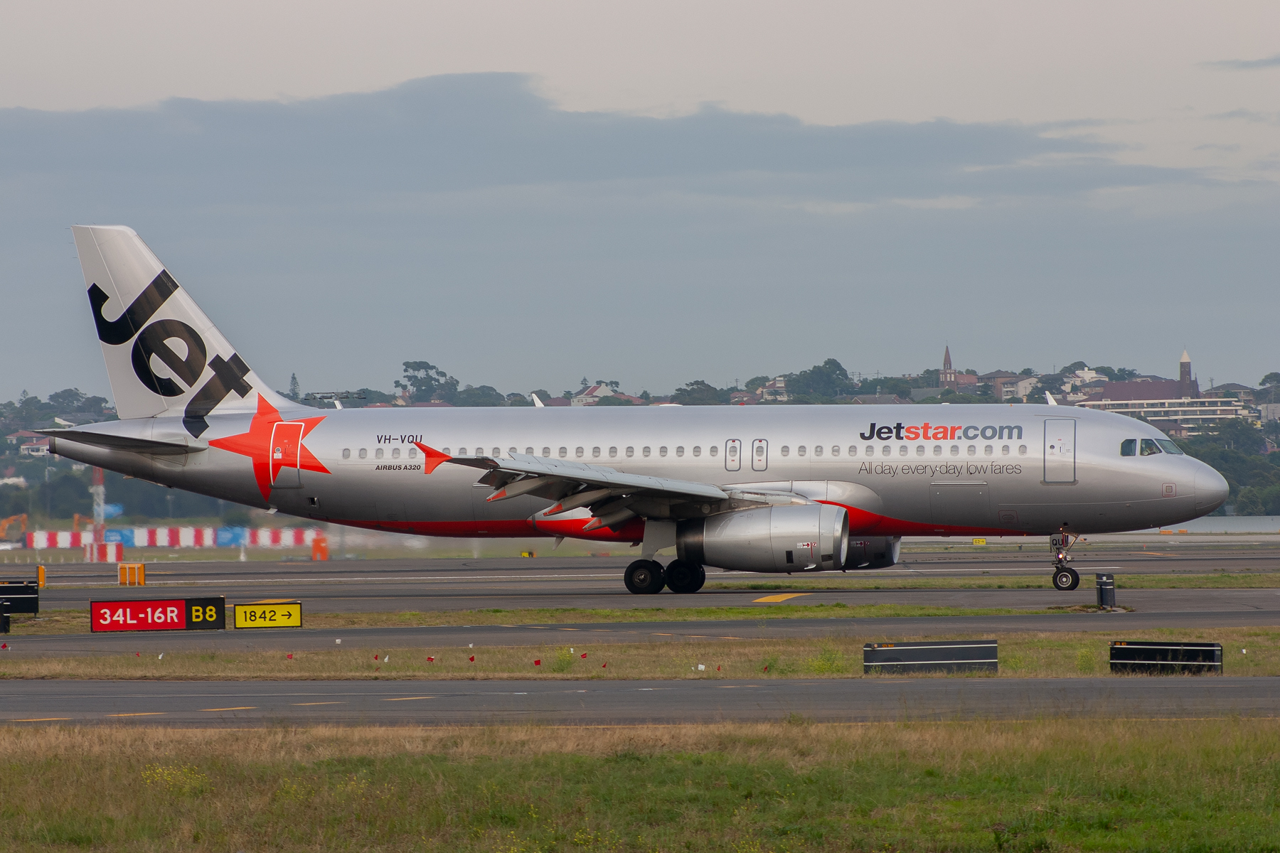 Jetstar Airways Airbus A320-200 VH-VQU at Kingsford Smith