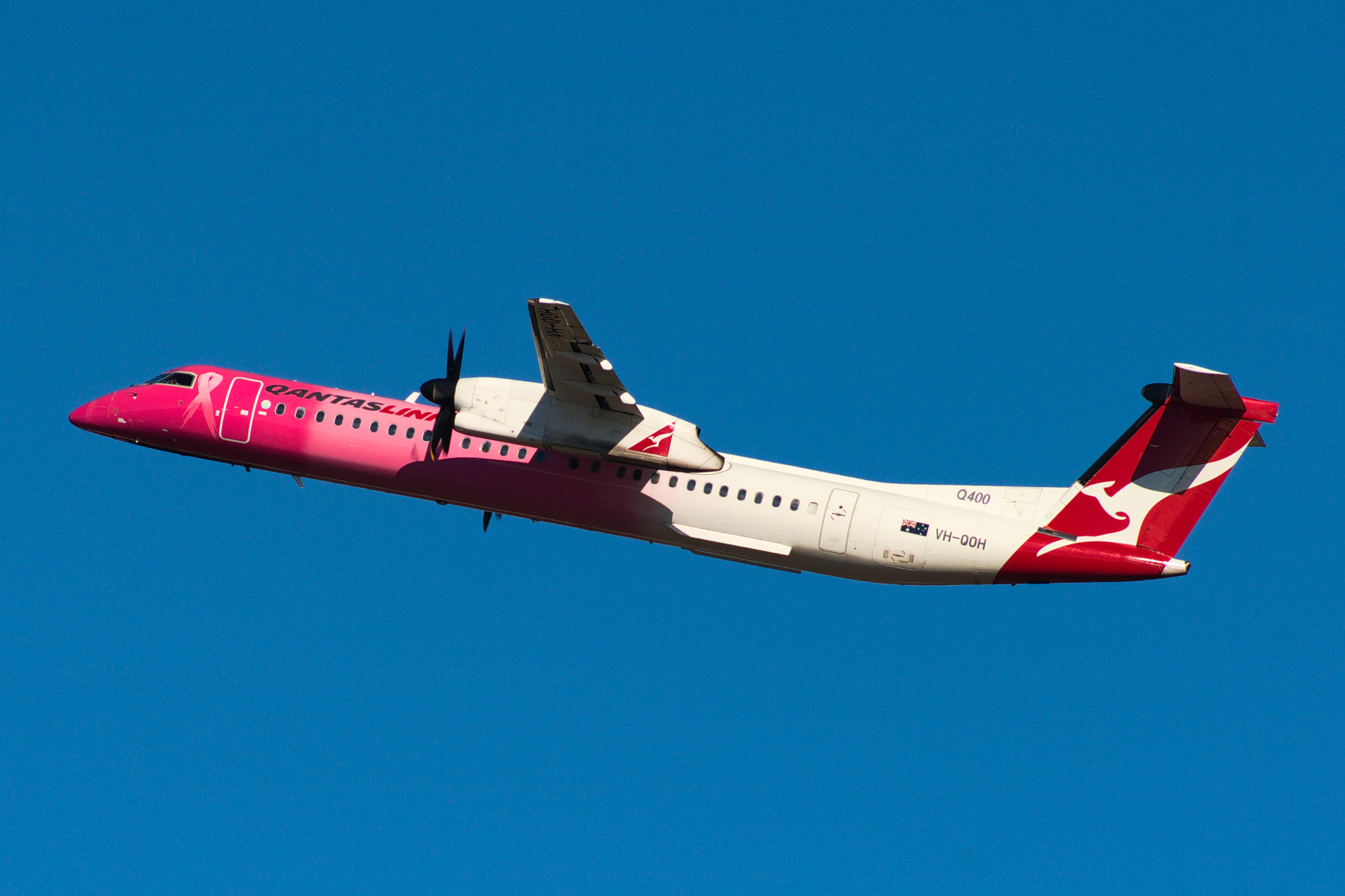 QantasLINK deHavilland Canada DHC8-Q400 VH-QOH at Kingsford Smith