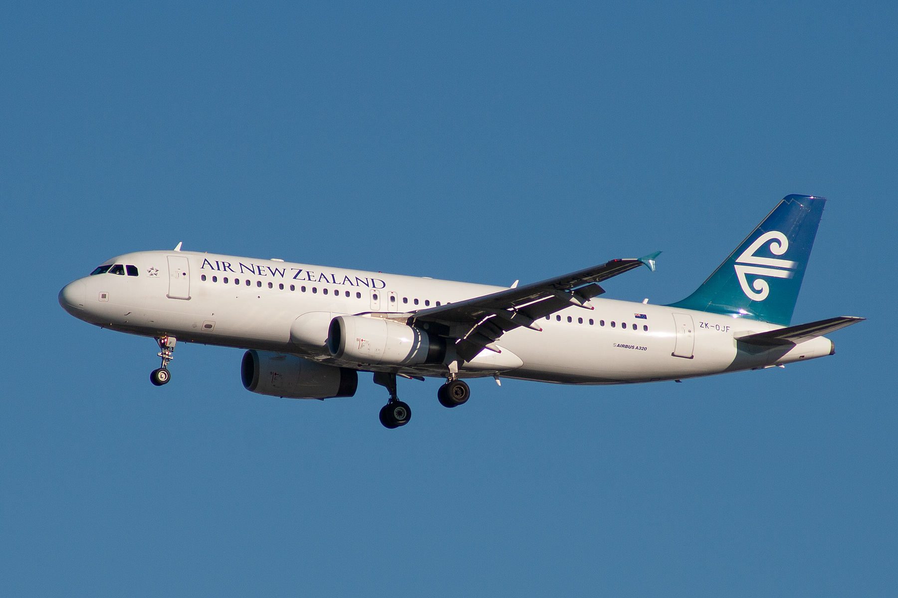 Air New Zealand Airbus A320-200 ZK-OJF at Kingsford Smith
