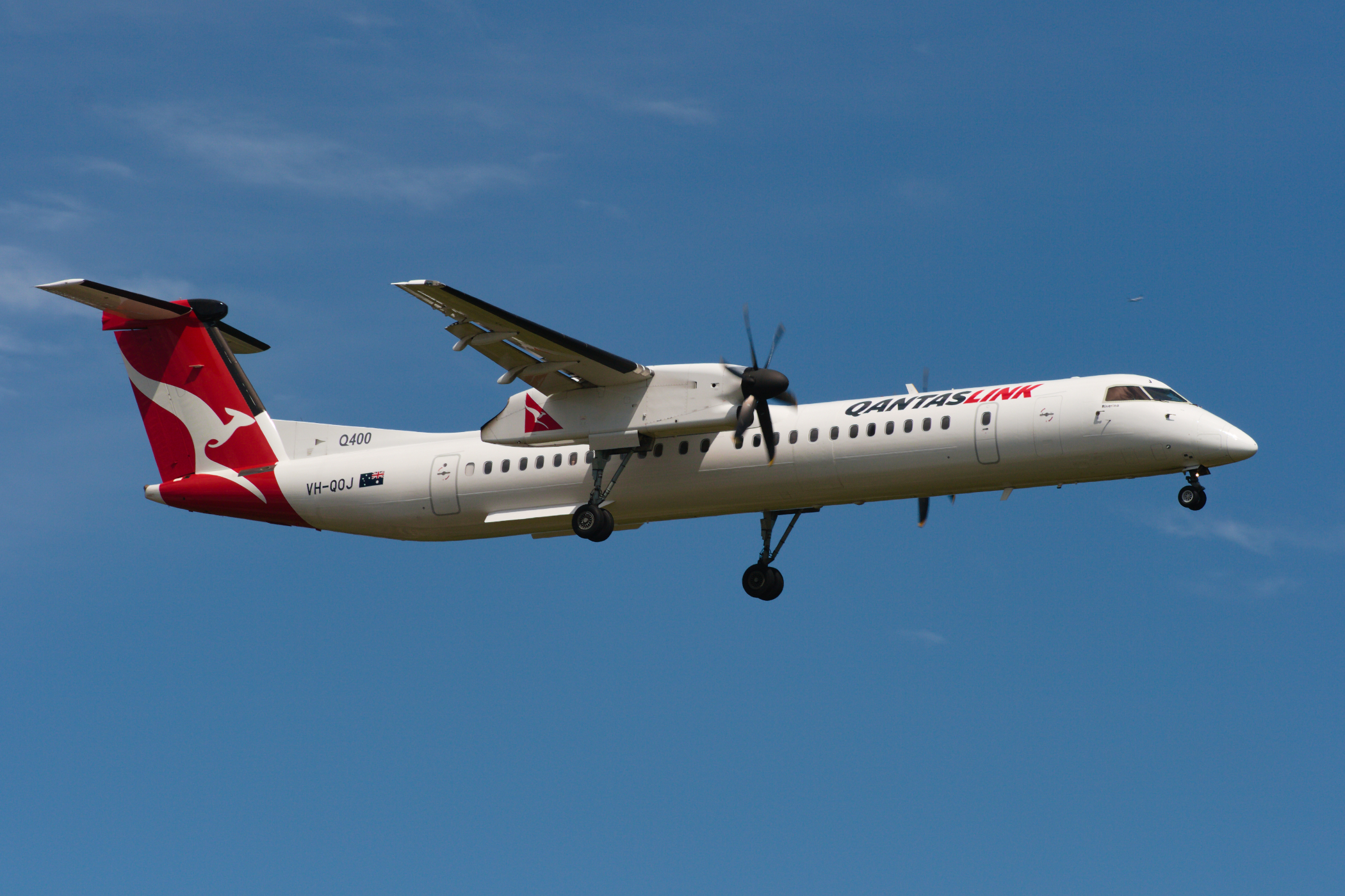 QantasLINK deHavilland Canada DHC8-Q400 VH-QOJ at Kingsford Smith