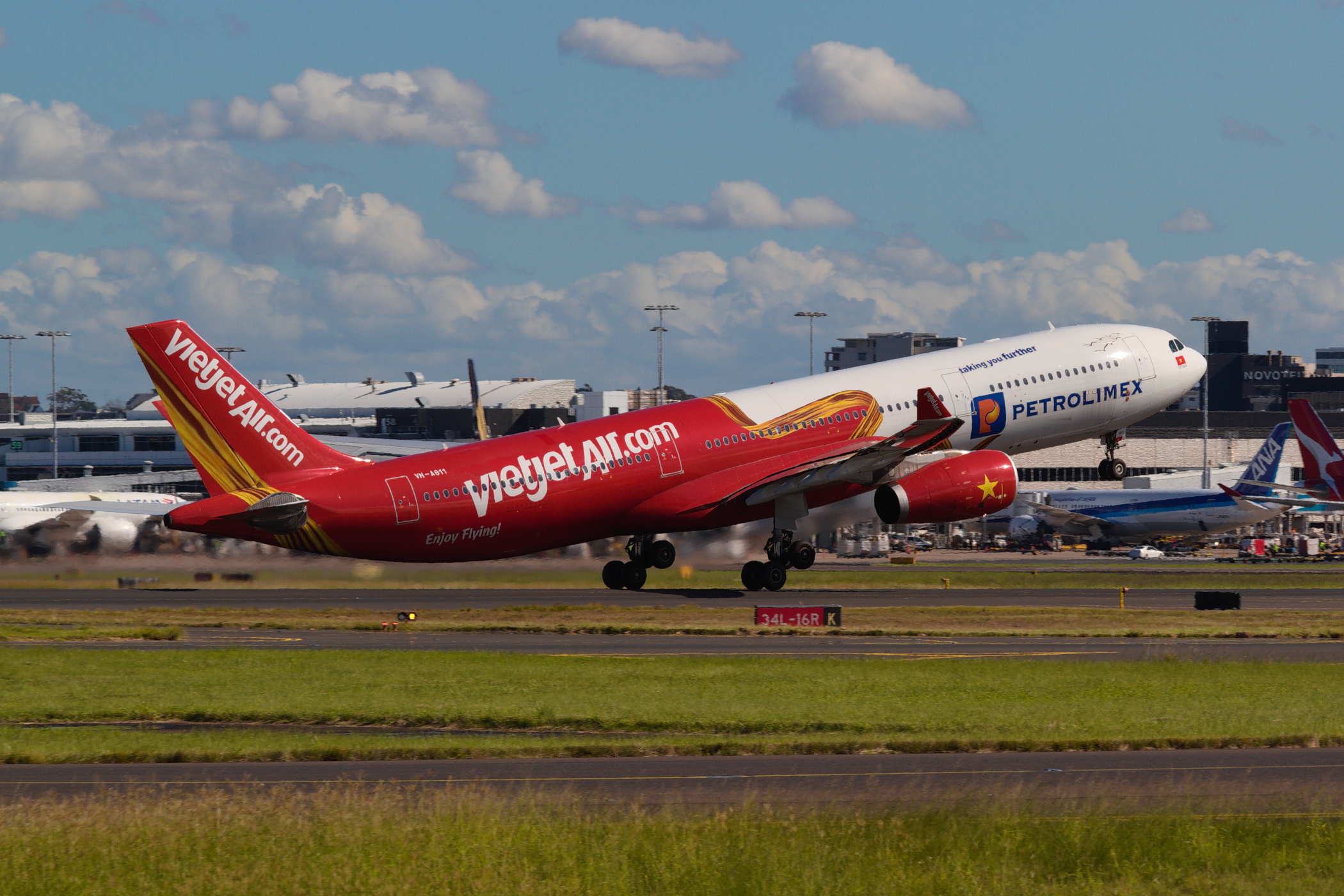 VietJetAir Airbus A330-300 VN-A811 at Kingsford Smith