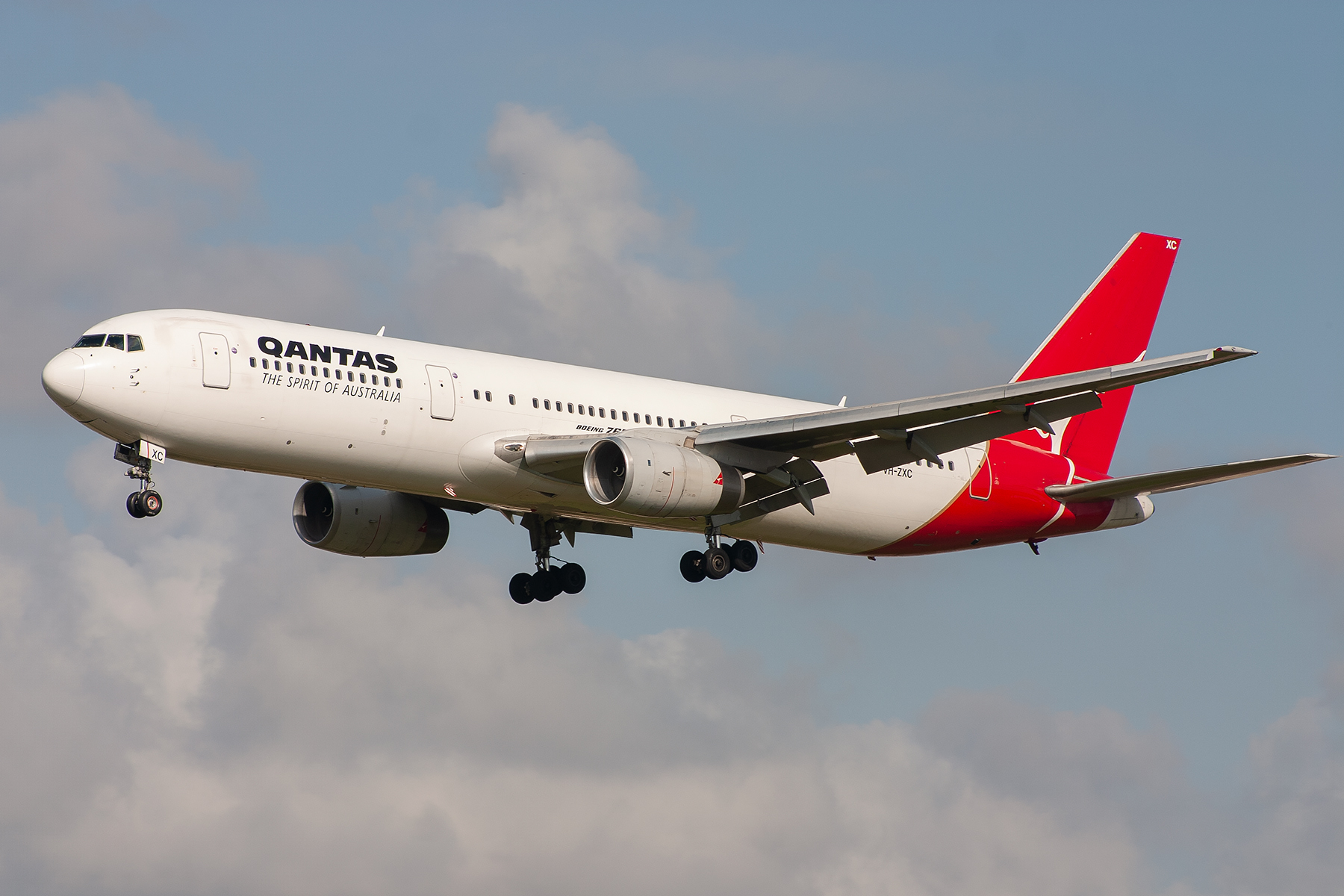Qantas Boeing 767-300ER VH-ZXC at Kingsford Smith