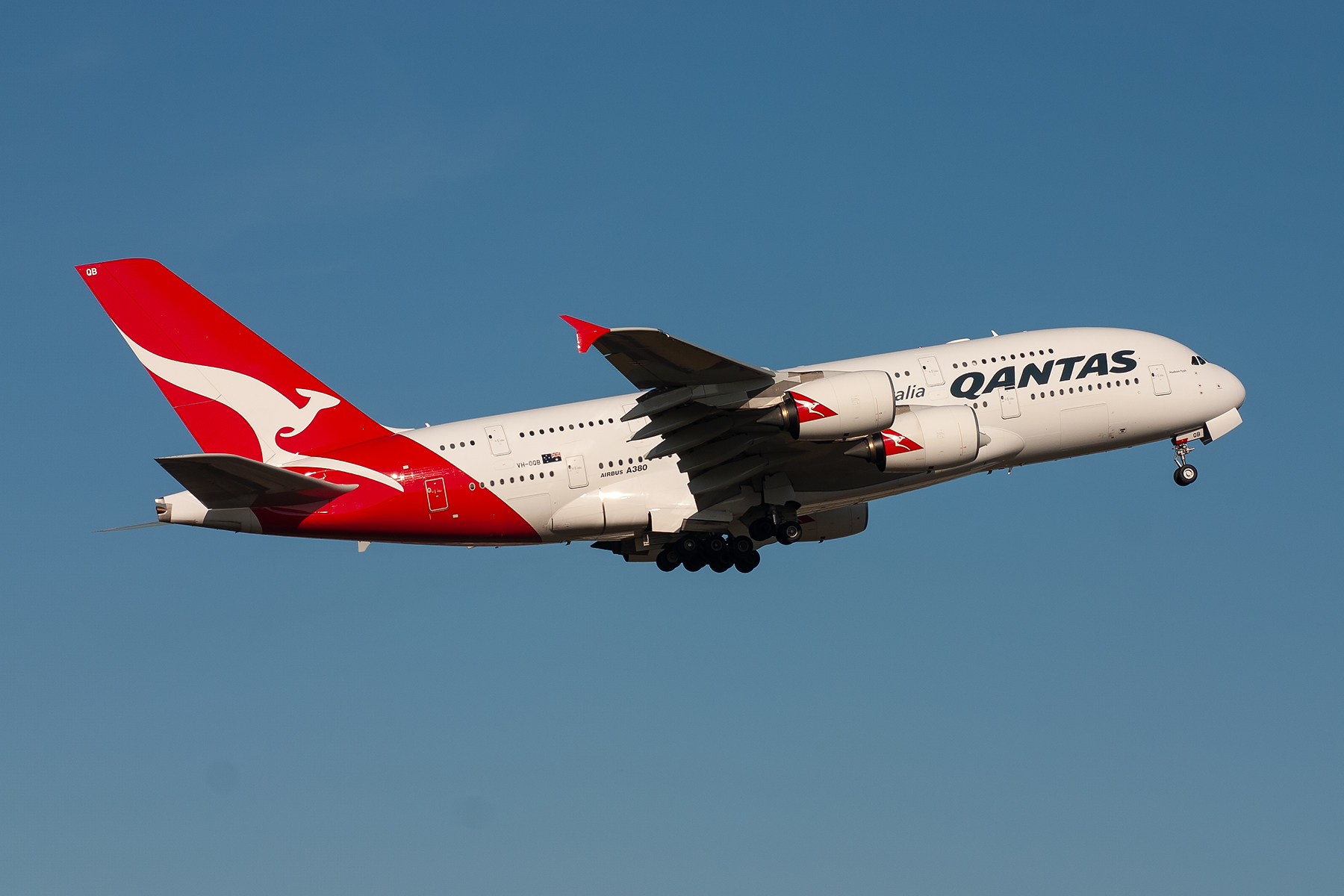 Qantas Airbus A380-800 VH-OQB at Kingsford Smith