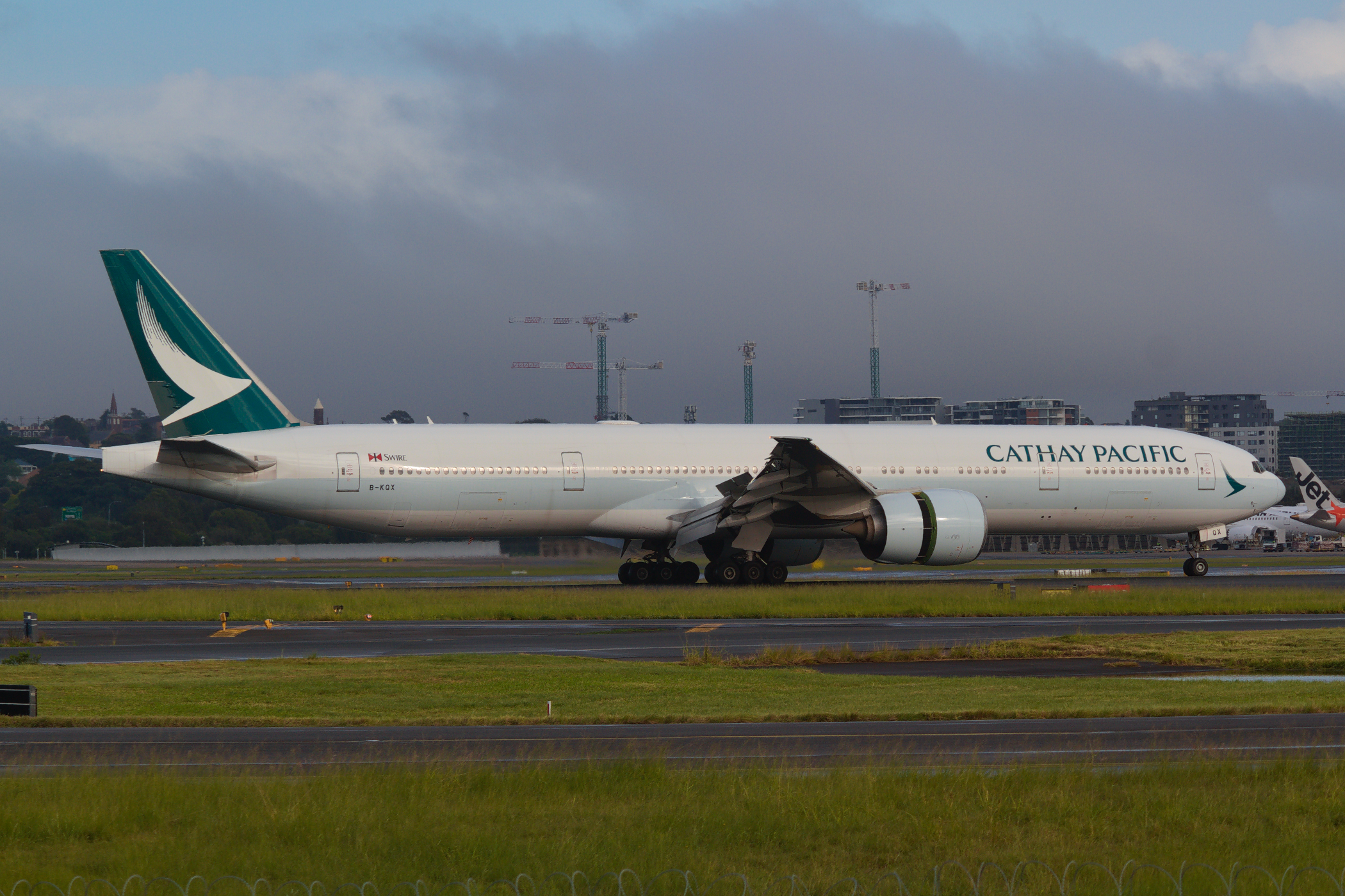 Cathay Pacific Airways Boeing 777-300ER B-KQX at Kingsford Smith