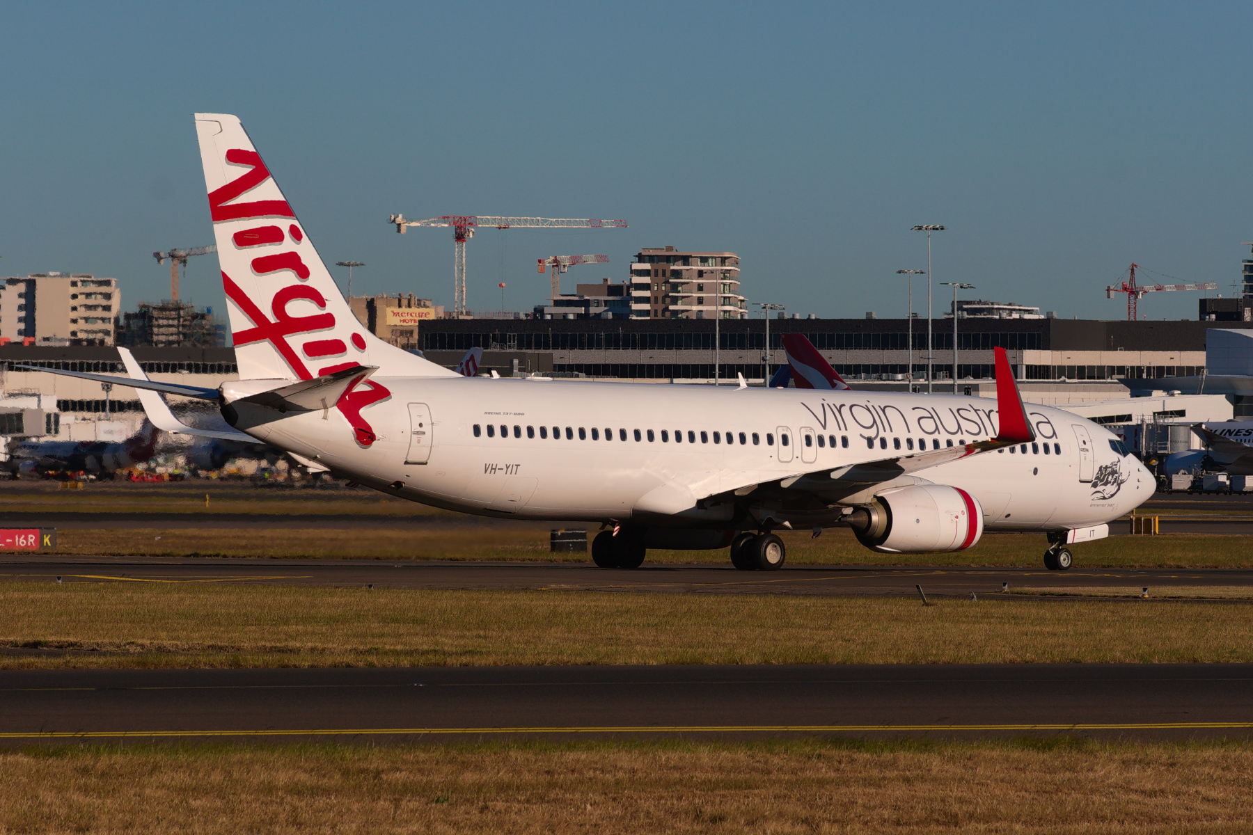 Virgin Australia Airlines Boeing 737-800 VH-YIT at Kingsford Smith