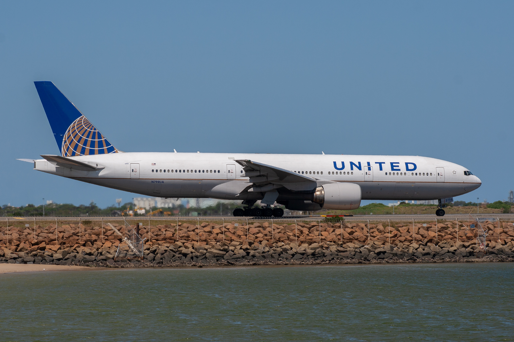 United Airlines Boeing 777-200ER N798UA at Kingsford Smith