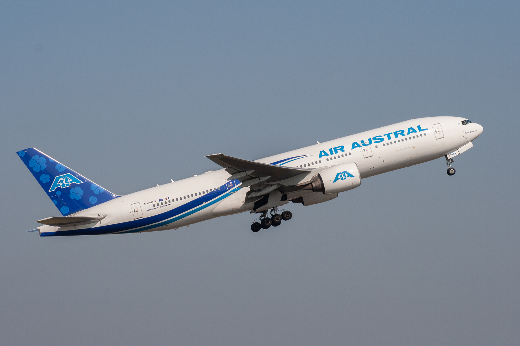 Air Austral Boeing 777-200ER F-ORUN at Kingsford Smith