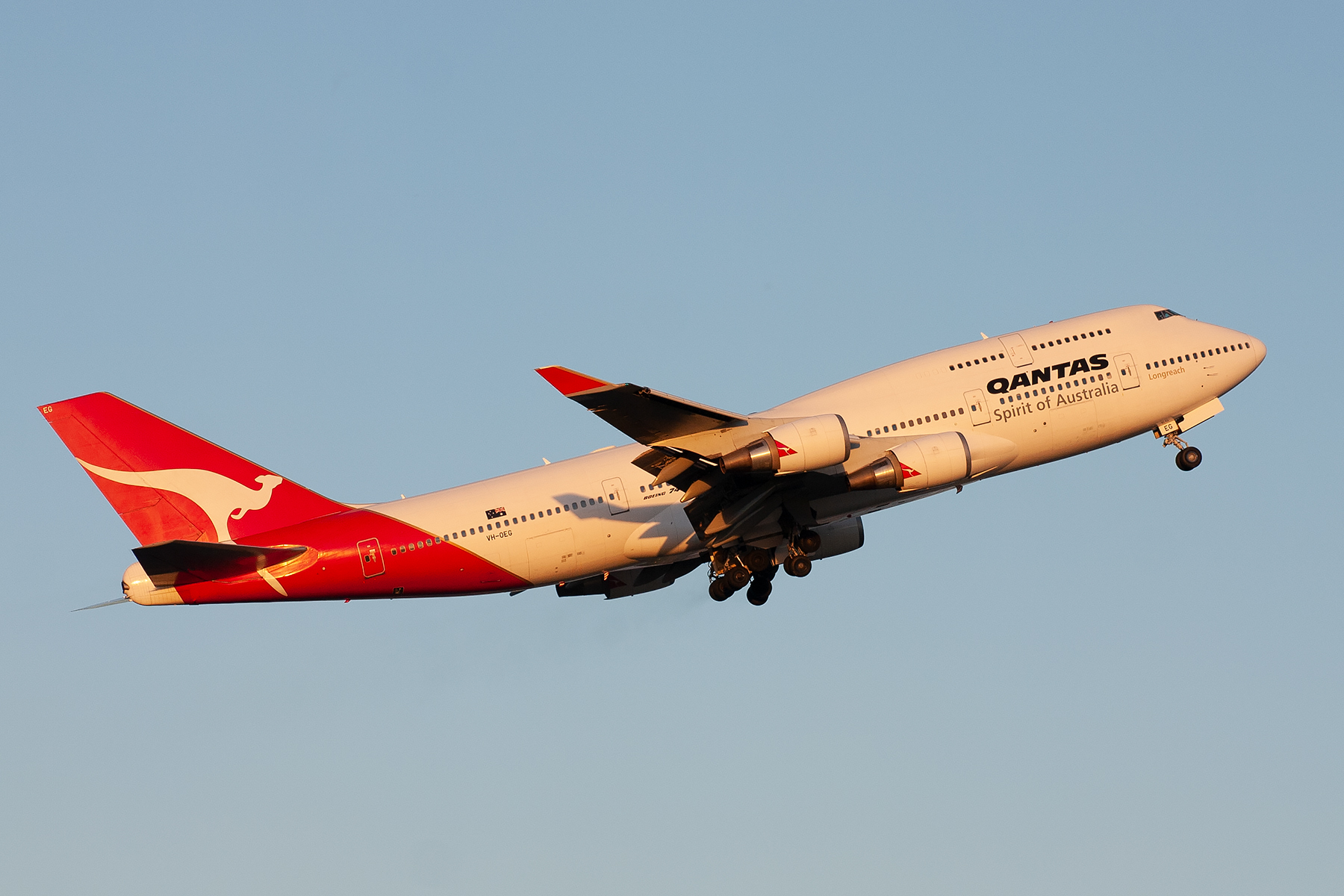 Qantas Boeing 747-400ER VH-OEG at Kingsford Smith
