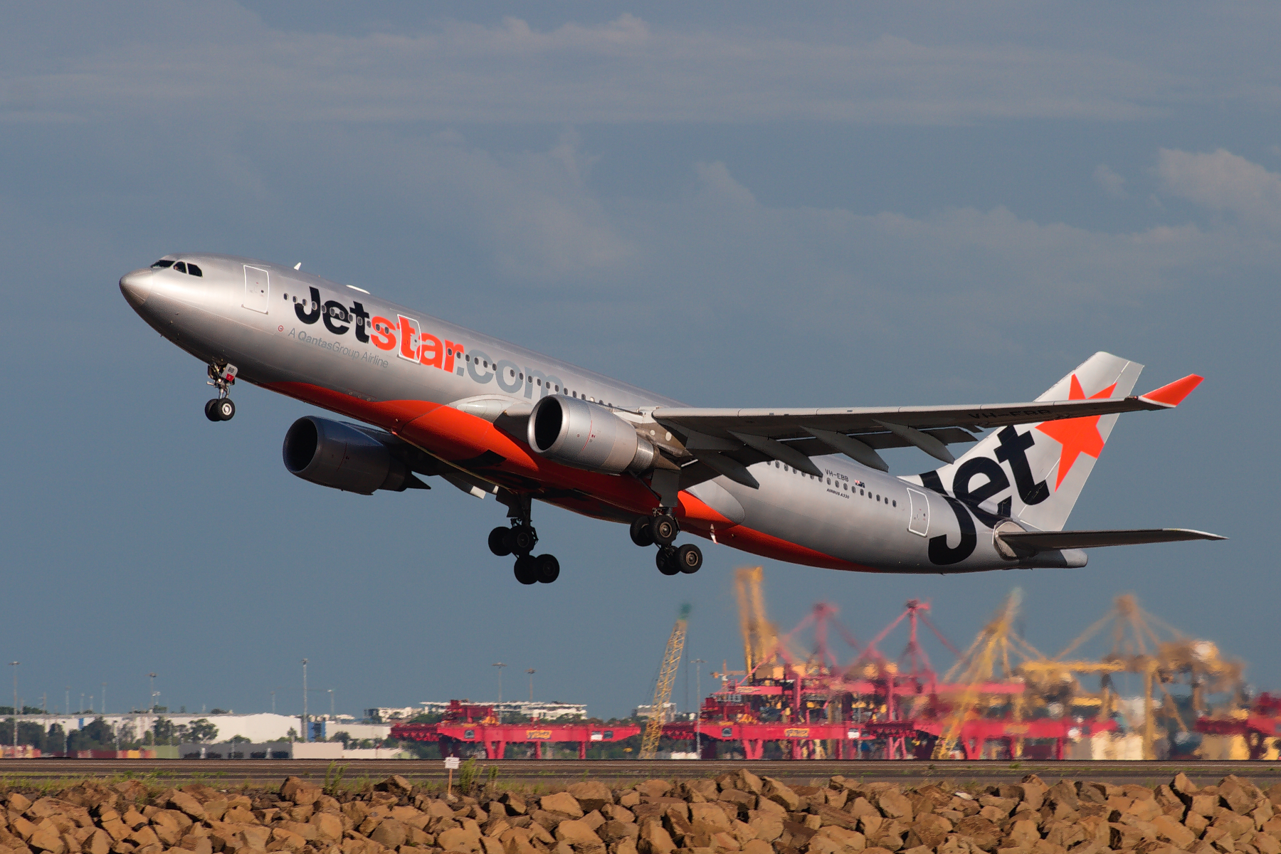 Jetstar Airways Airbus A330-200 VH-EBB at Kingsford Smith