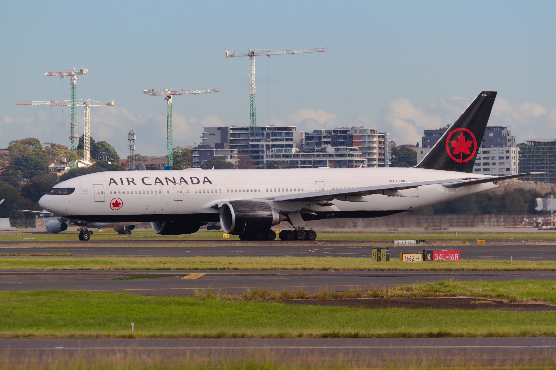 Air Canada Boeing 777-200LR C-FNNH at Kingsford Smith
