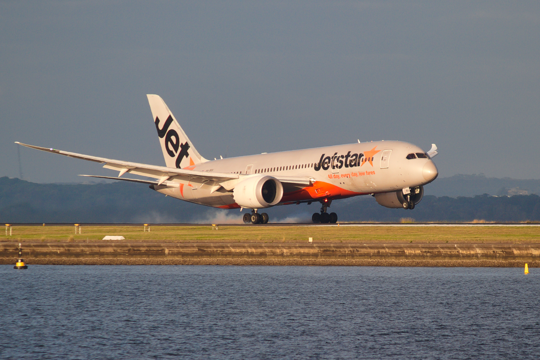 Qantas Boeing 787-800 VH-VKH at Kingsford Smith