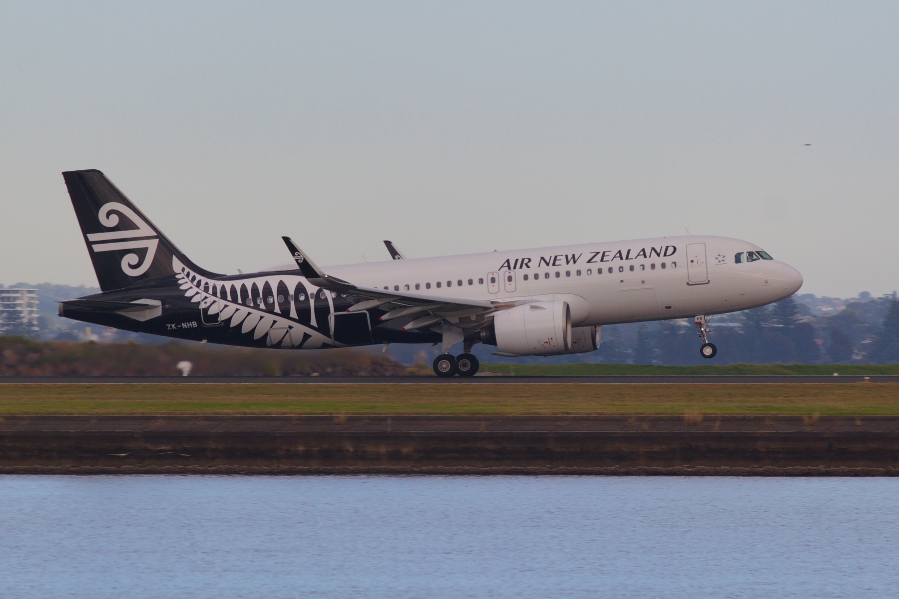 Air New Zealand Airbus A320NEO-200 ZK-NHB at Kingsford Smith