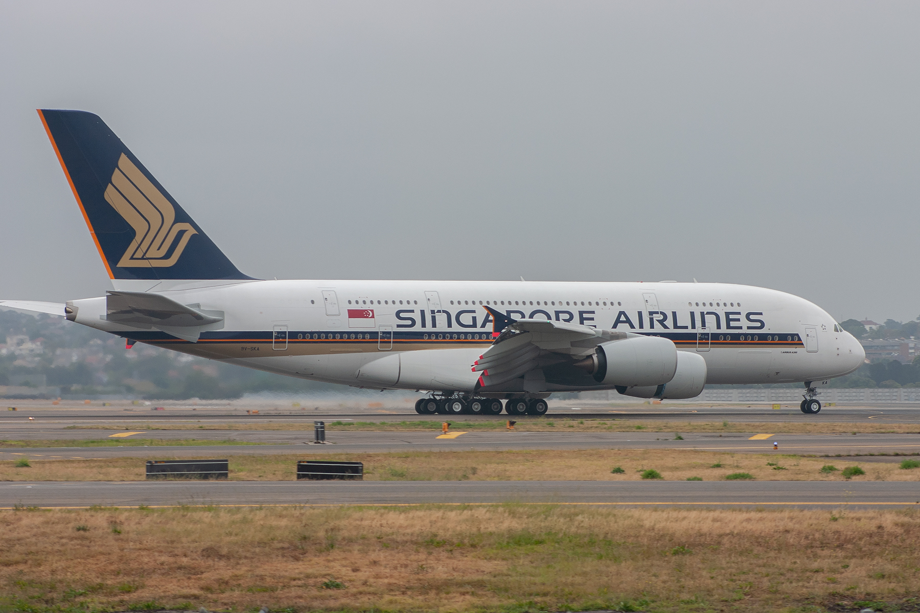 Singapore Airlines Airbus A380-800 9V-SKA at Kingsford Smith