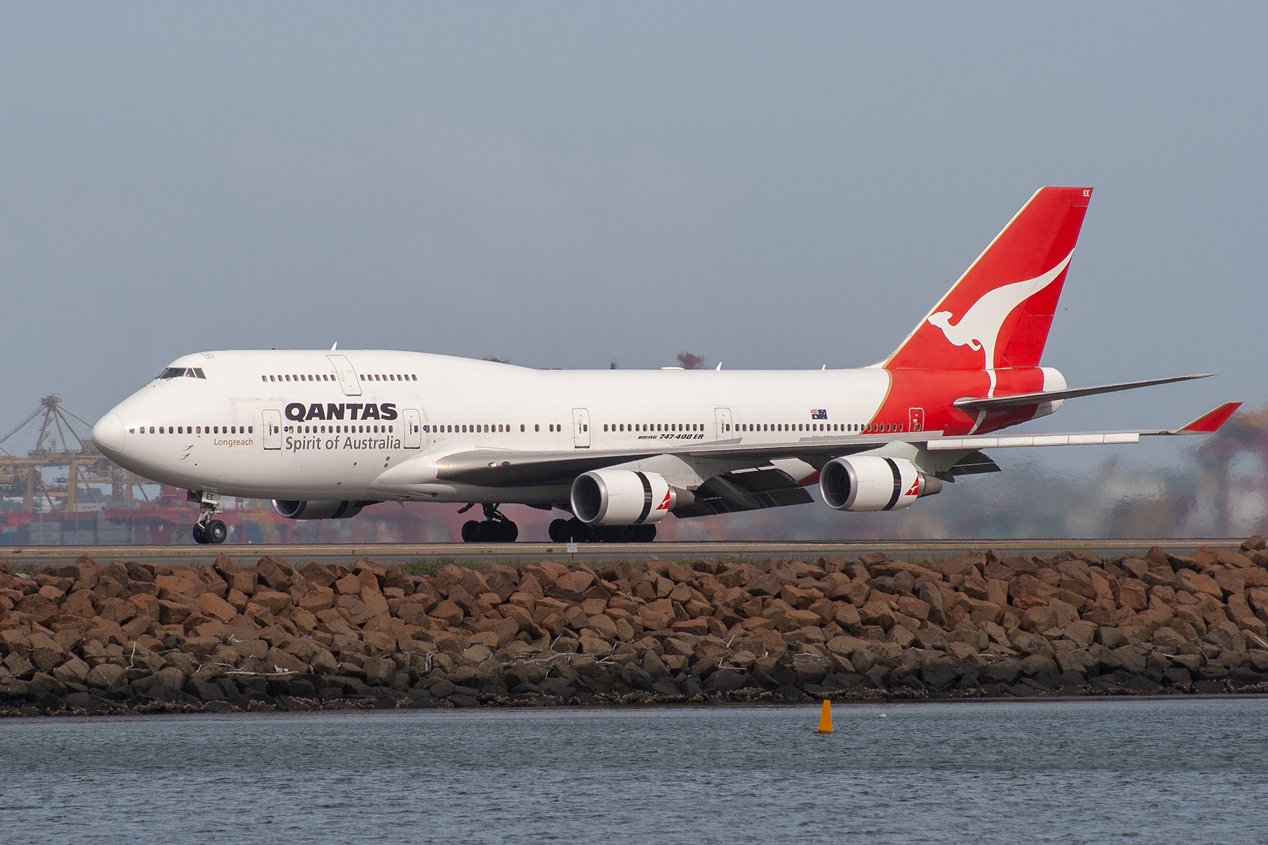 Qantas Boeing 747-400ER VH-OEE at Kingsford Smith