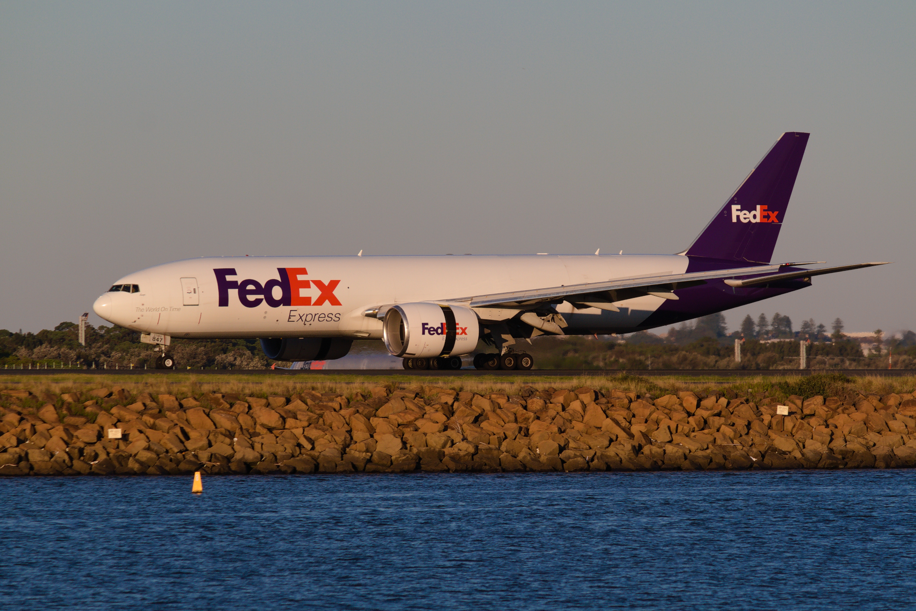 Federal Express Boeing 777-200F N847FD at Kingsford Smith