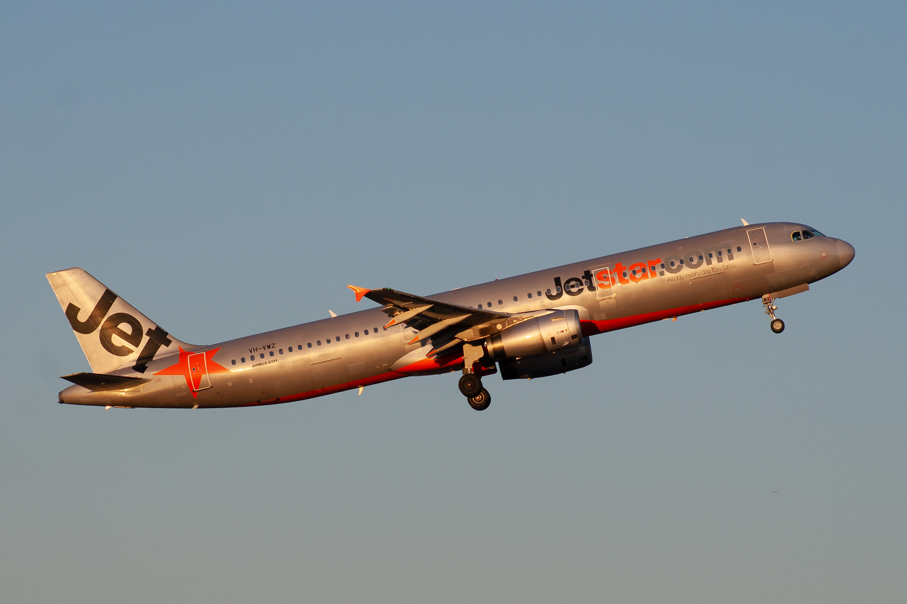 Jetstar Airways Airbus A321-200 VH-VWZ at Kingsford Smith