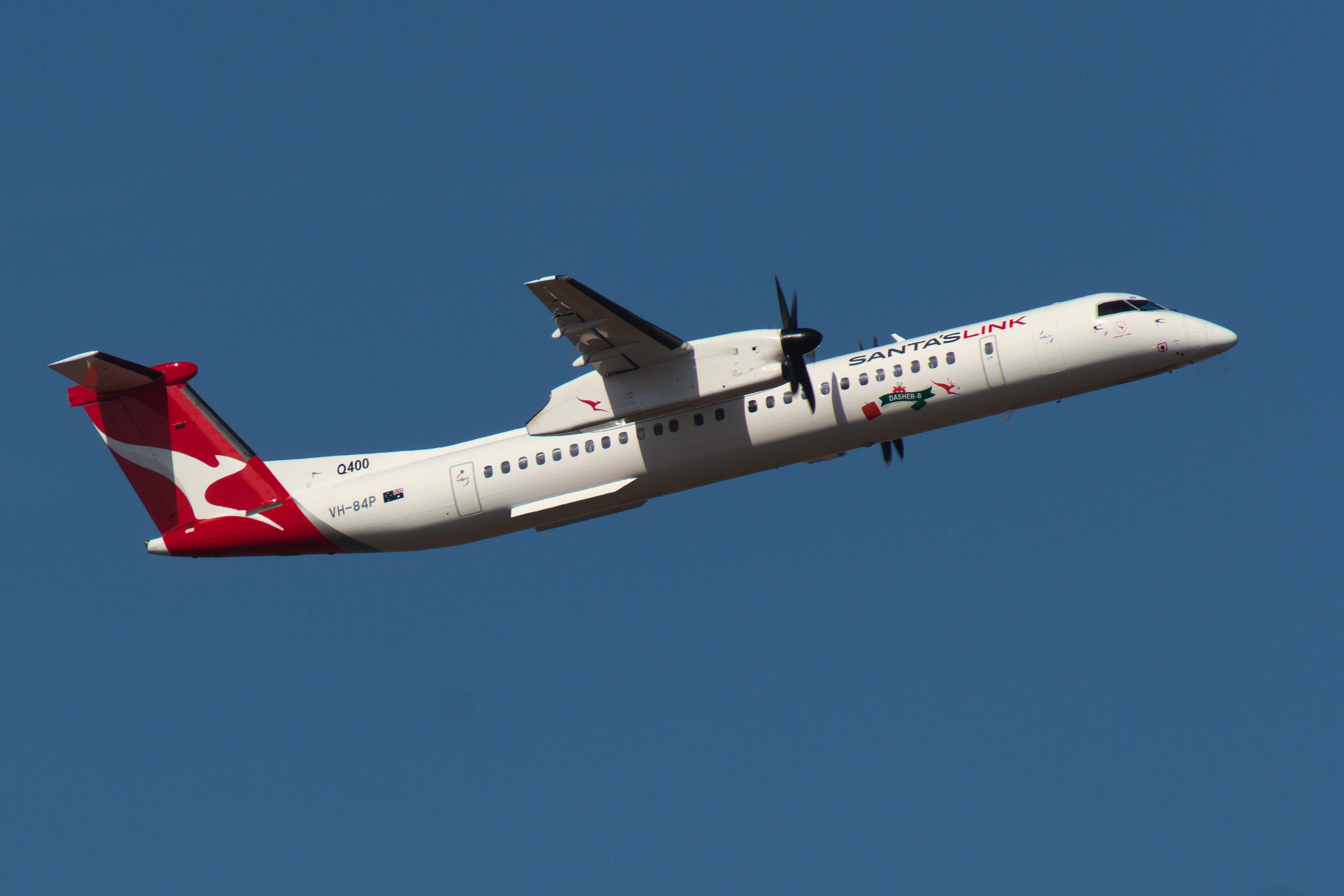Qantas-Sunstate deHavilland Canada DHC8-Q400NG VH-84P at Kingsford Smith