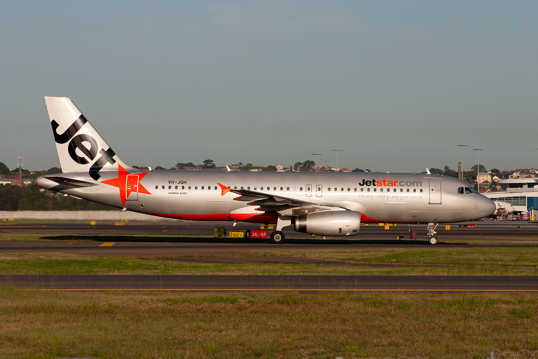 Jetstar Airways Airbus A320-200 VH-JQH at Kingsford Smith