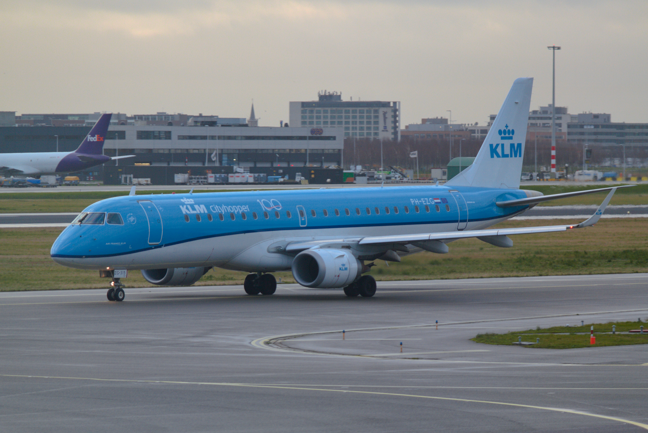 KLM Cityhopper Embraer E190 PH-EZG at Schiphol