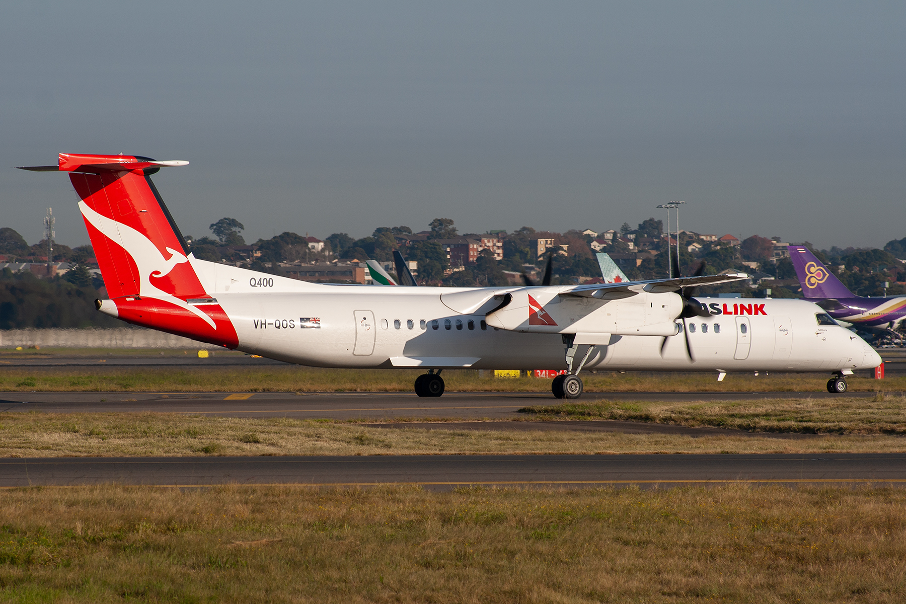 QantasLINK deHavilland Canada DHC8-Q400 VH-QOS at Kingsford Smith