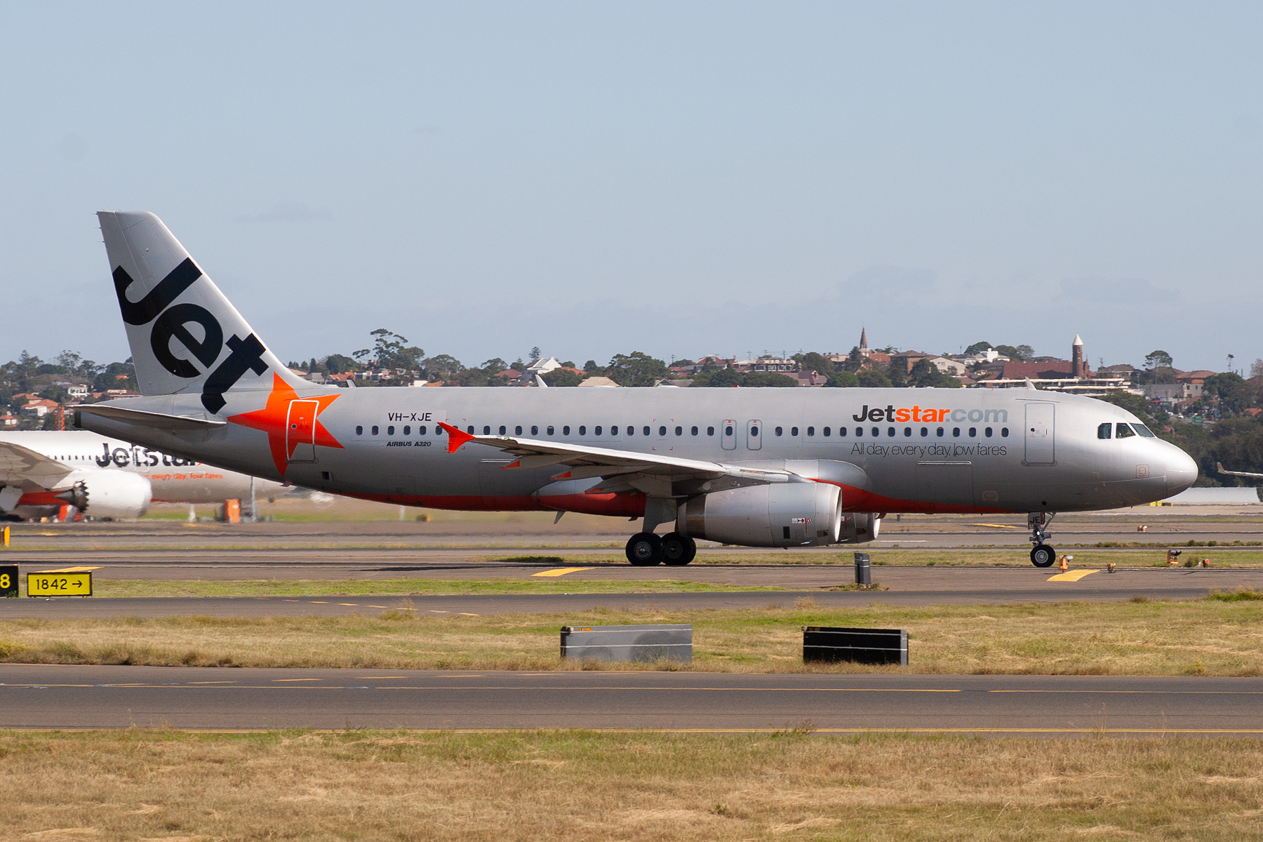 Jetstar Airways Airbus A320-200 VH-XJE at Kingsford Smith