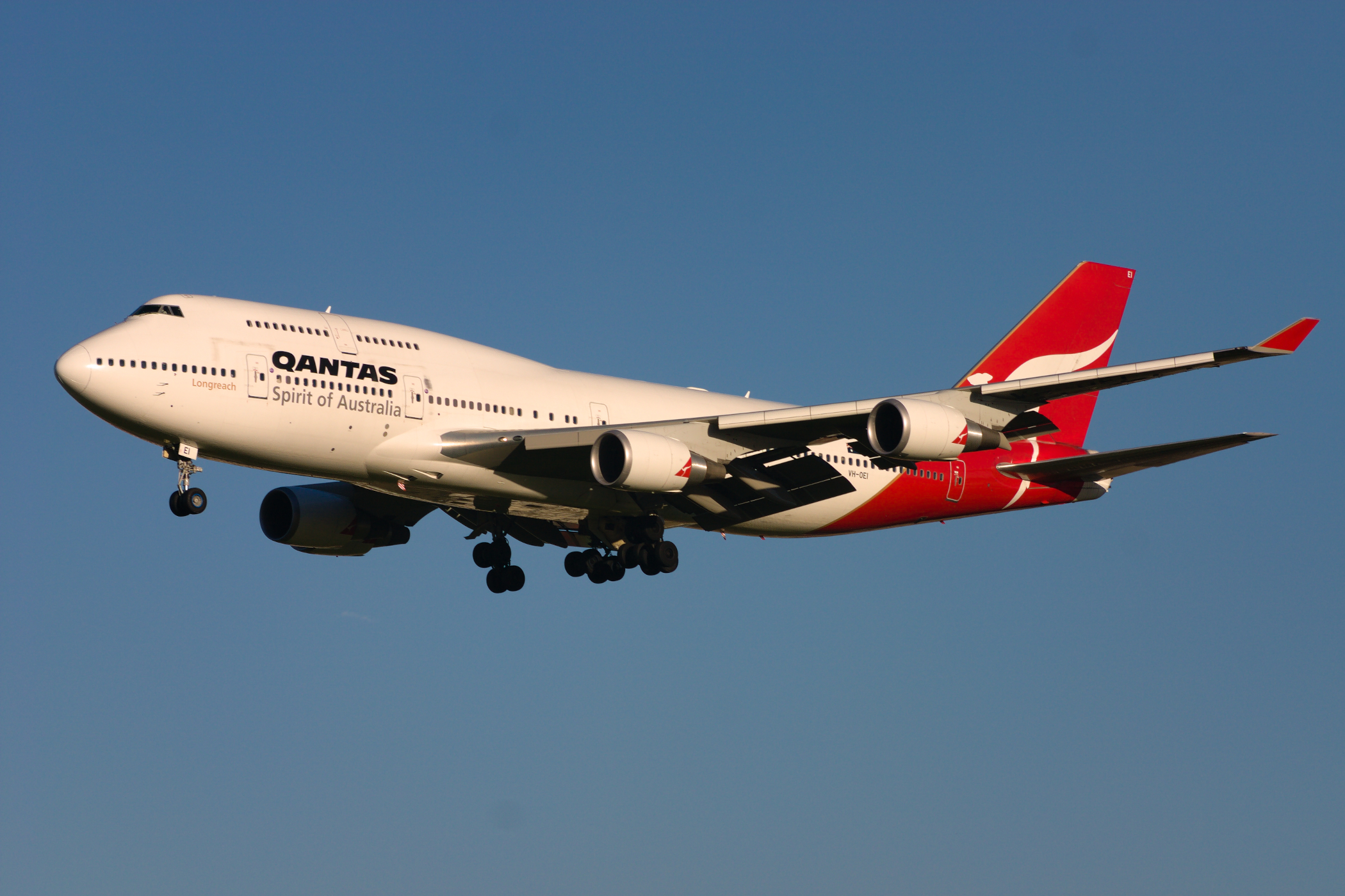 Qantas Boeing 747-400ER VH-OEI at Kingsford Smith