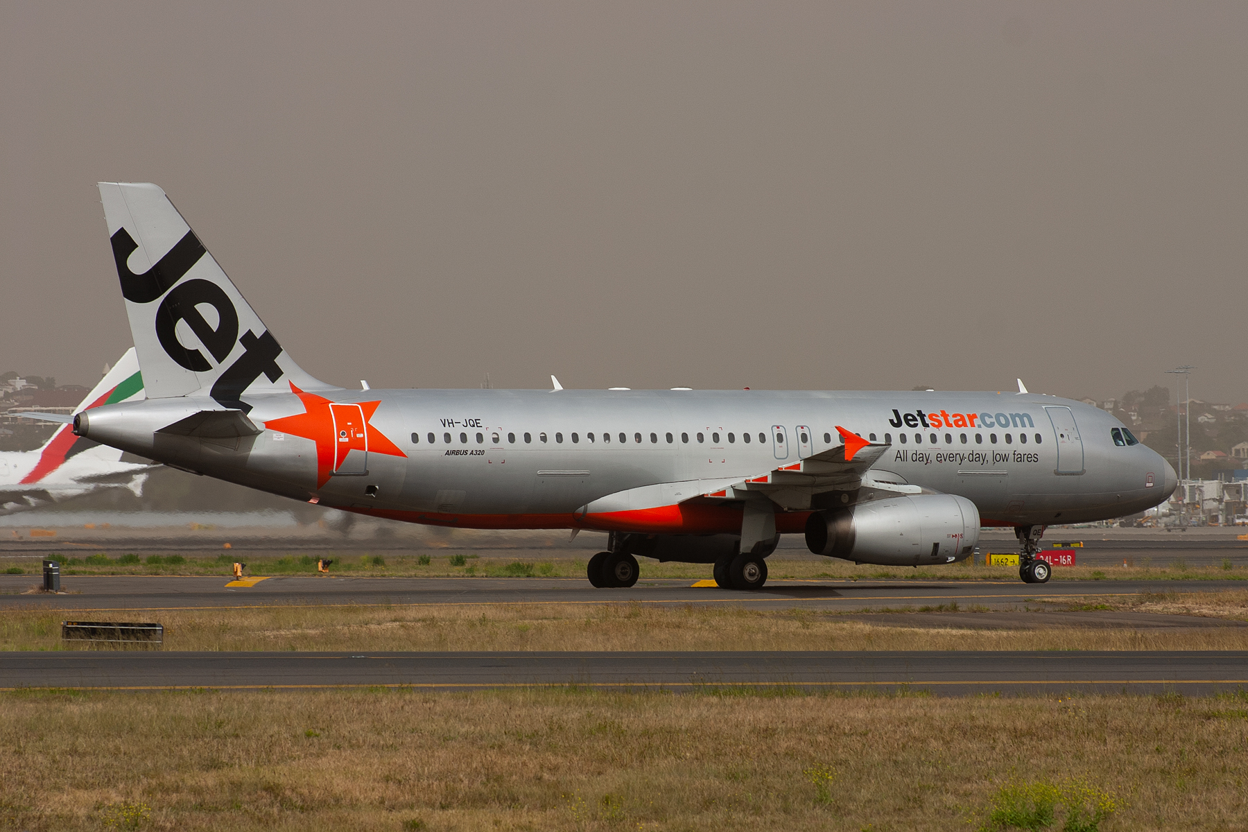 Jetstar Airways Airbus A320-200 VH-JQE at Kingsford Smith