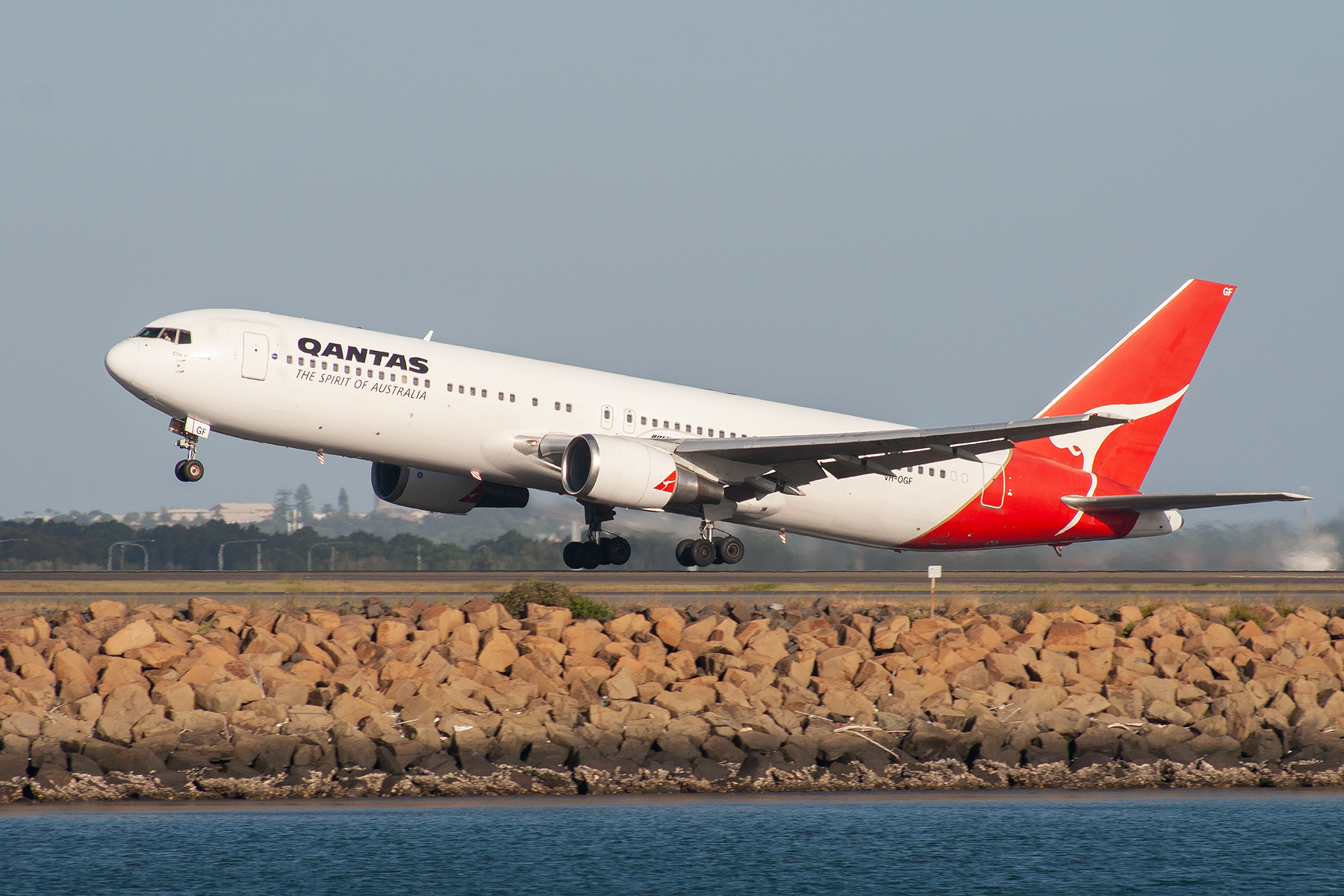 Qantas Boeing 767-300ER VH-OGF at Kingsford Smith