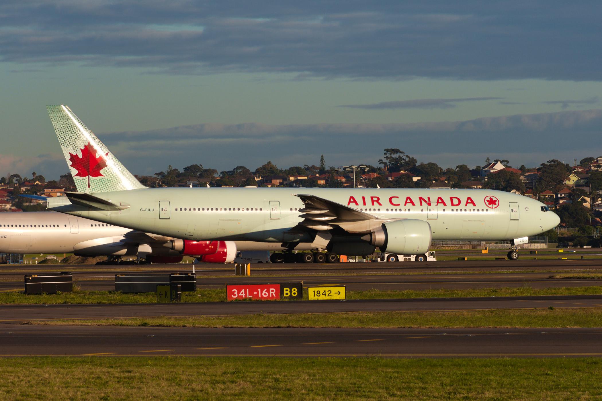 Air Canada Boeing 777-200LR C-FIUJ at Kingsford Smith