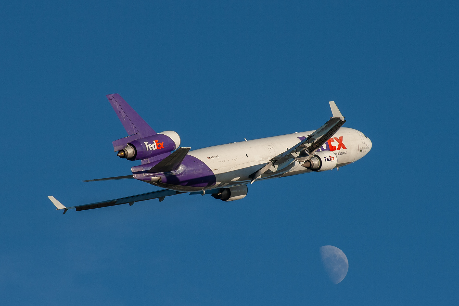 Federal Express McDonnell Douglas MD11 N596FE at Kingsford Smith