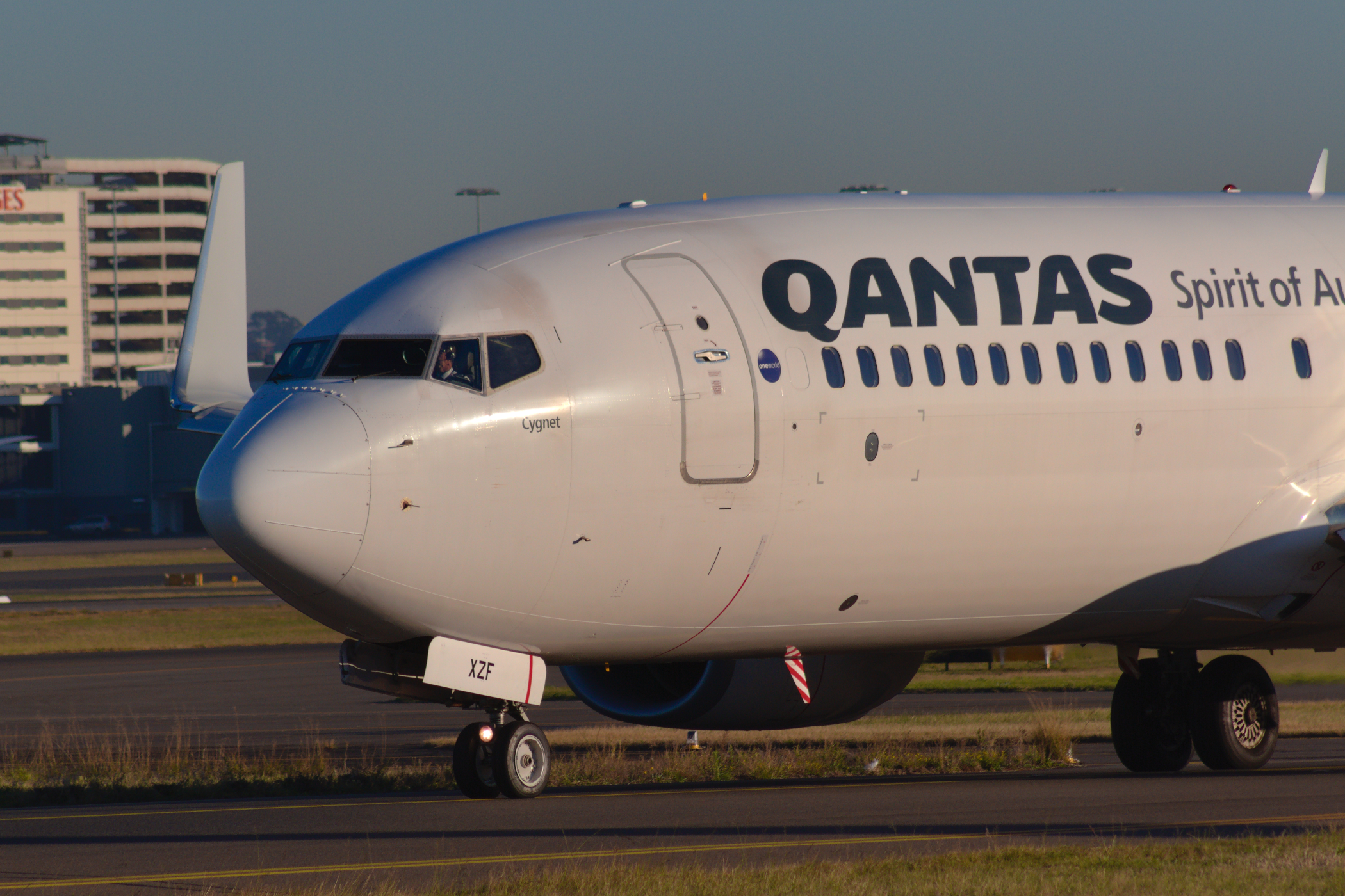 Qantas Boeing 737-800 VH-XZF at Kingsford Smith