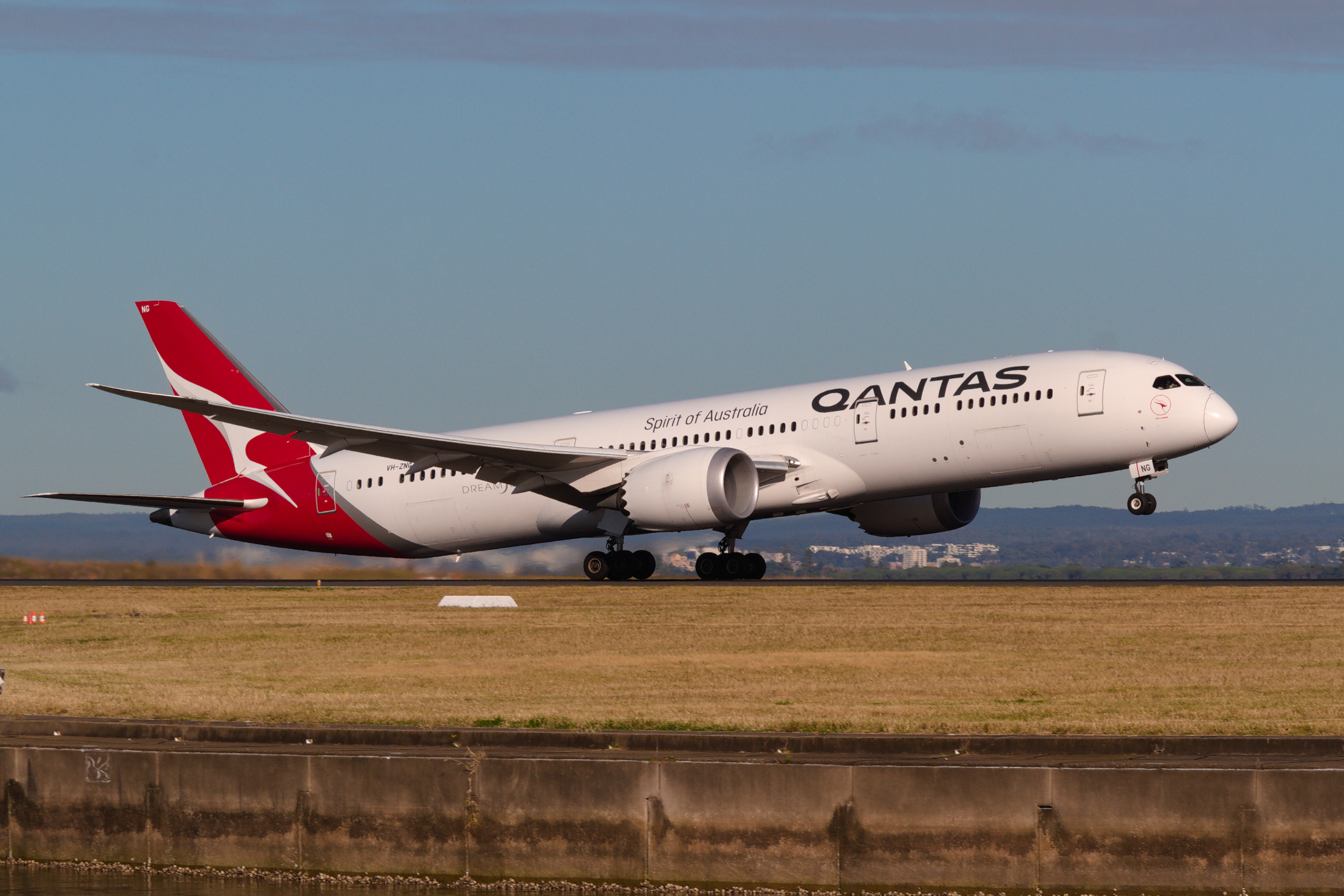 Qantas Boeing 787-900 VH-ZNG at Kingsford Smith