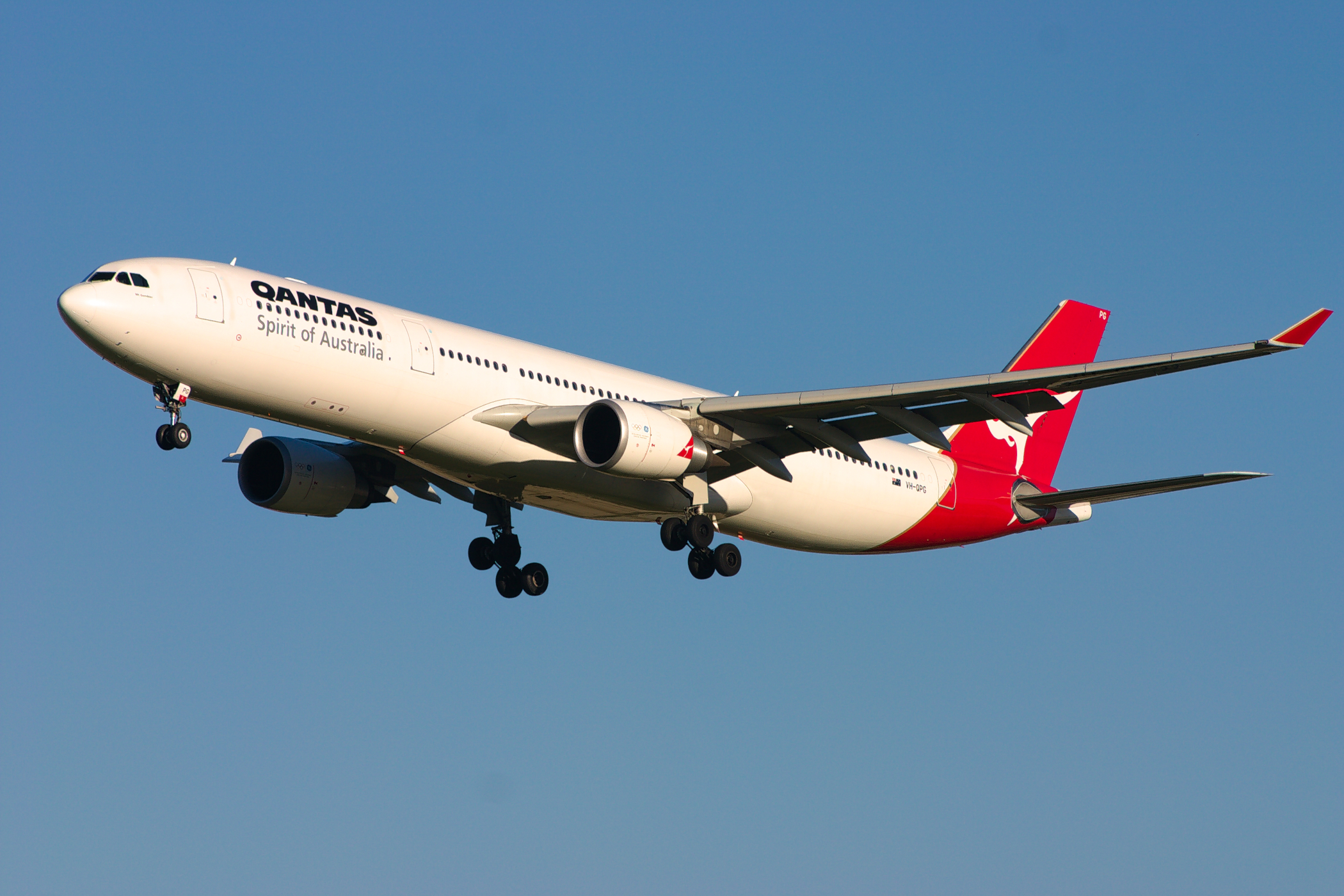 Qantas Airbus A330-300 VH-QPG at Kingsford Smith